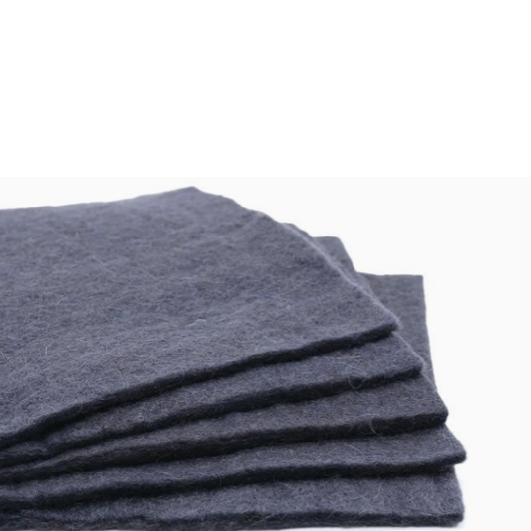 Feutrine en laine gris anthracite faite à la main Tissu en feutre artisanal