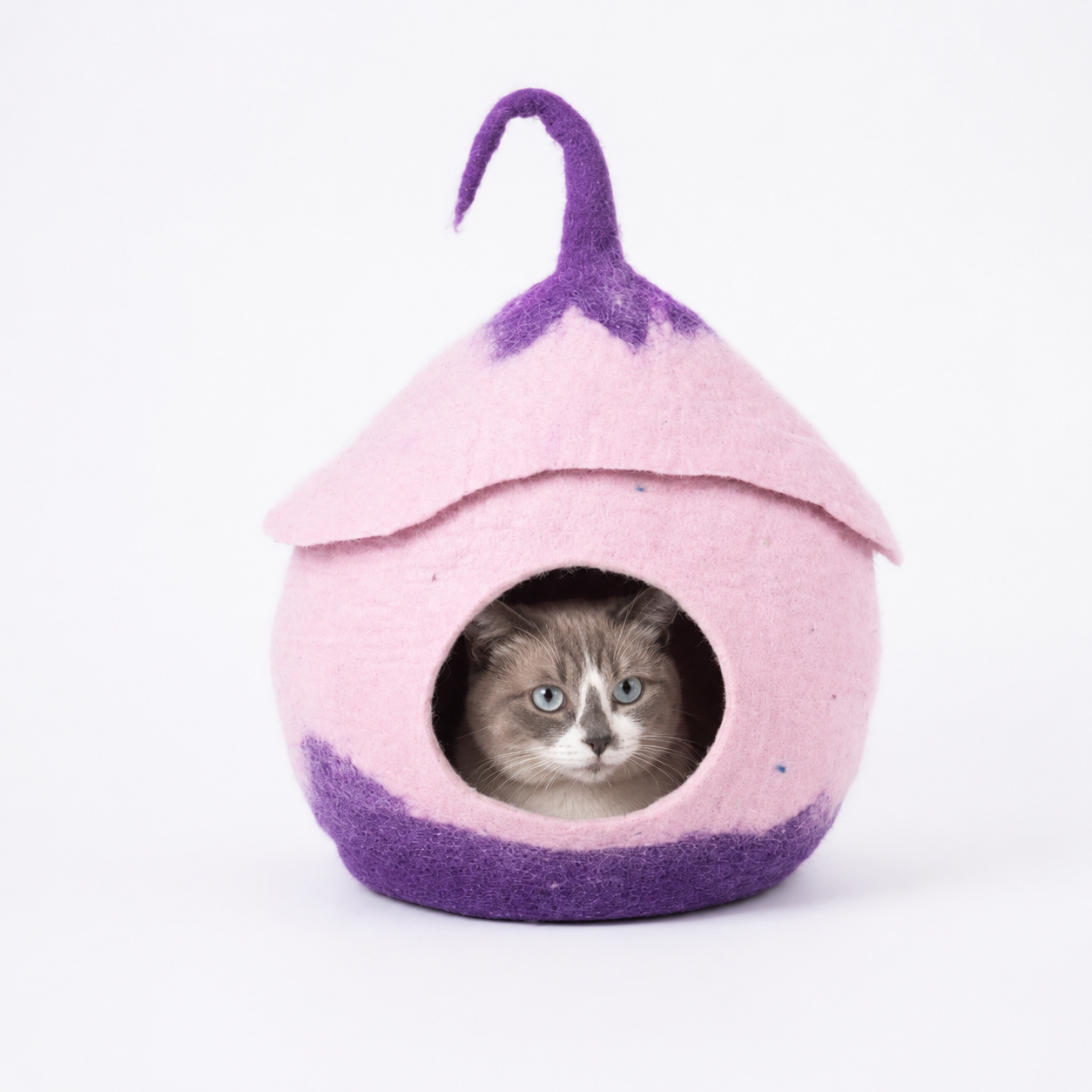 手作りのウール製猫用ハウス - 大型猫用ベッド - 純毛ペット家具 - カスタマイズ可能なペット用ベッド