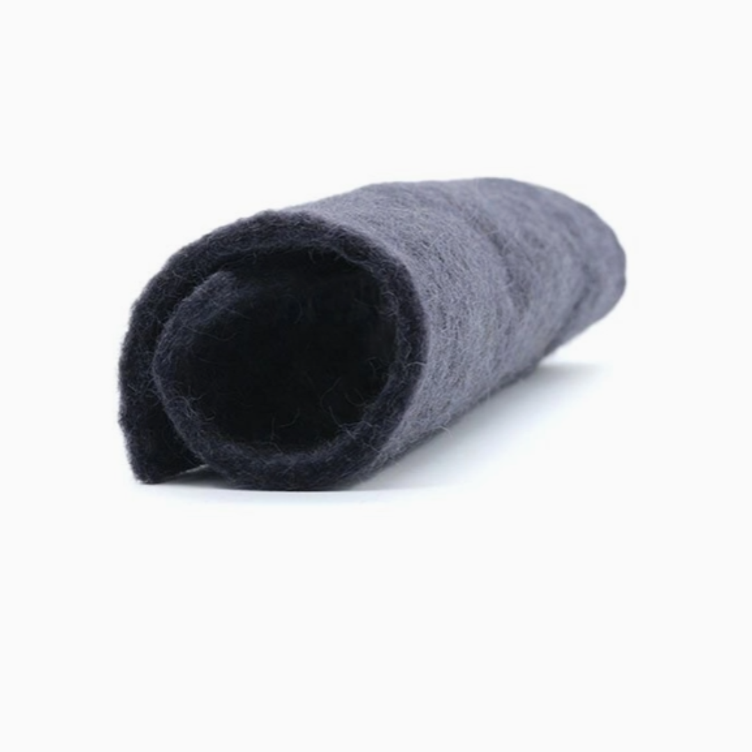 Feutrine en laine gris anthracite faite à la main Tissu en feutre artisanal