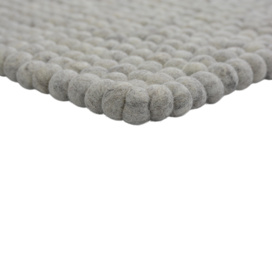Tapis en laine feutrée boules marbrées grises fait main