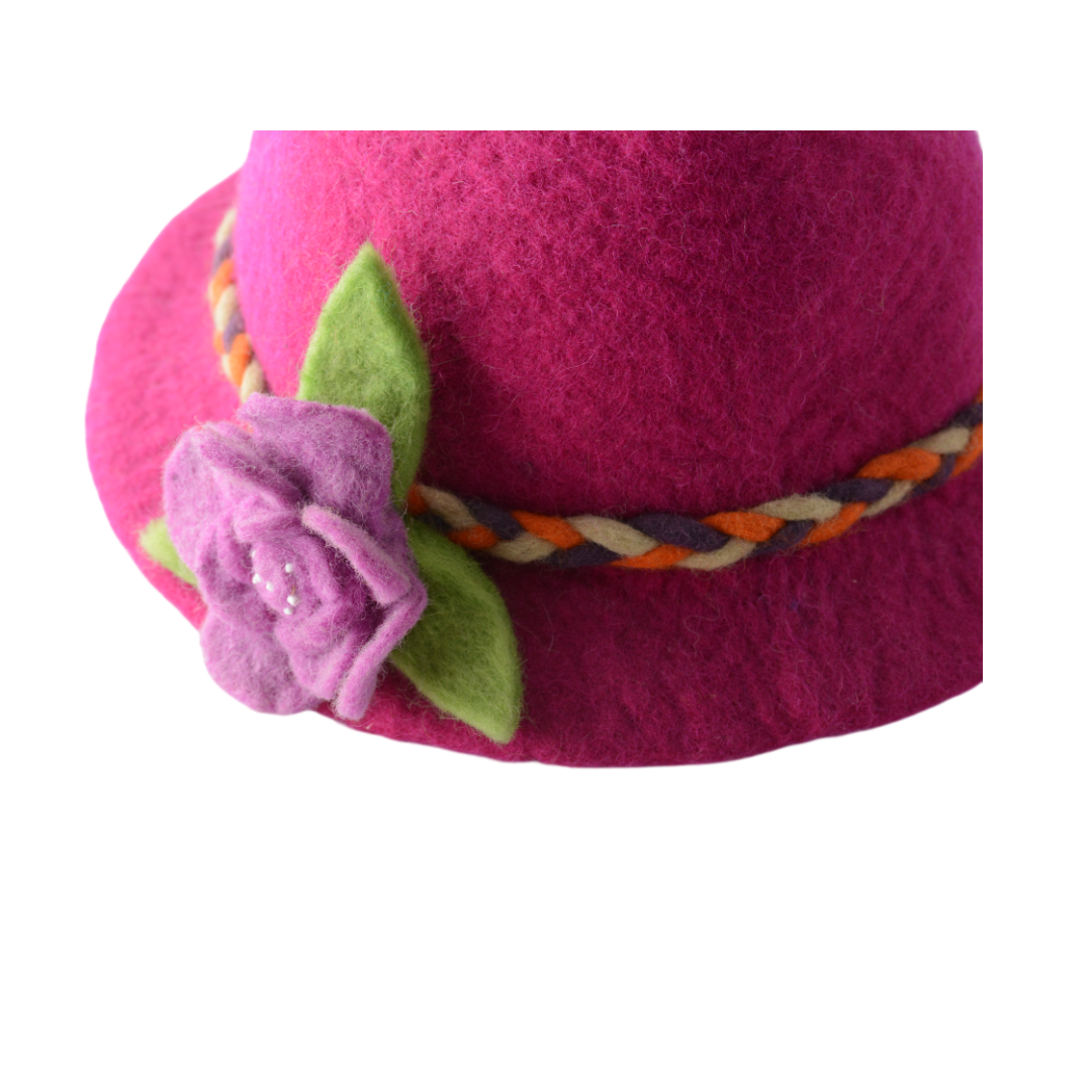 Chapeau unique en feutre de laine rose avec motif floral