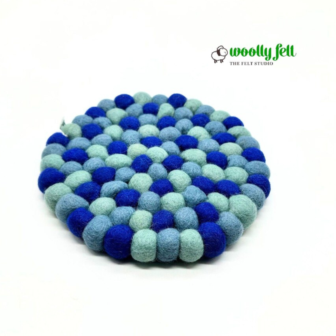 Handgefertigtes Untersetzer-Set aus blauem Filzmix, hitzebeständige Topfuntersetzer aus Wolle