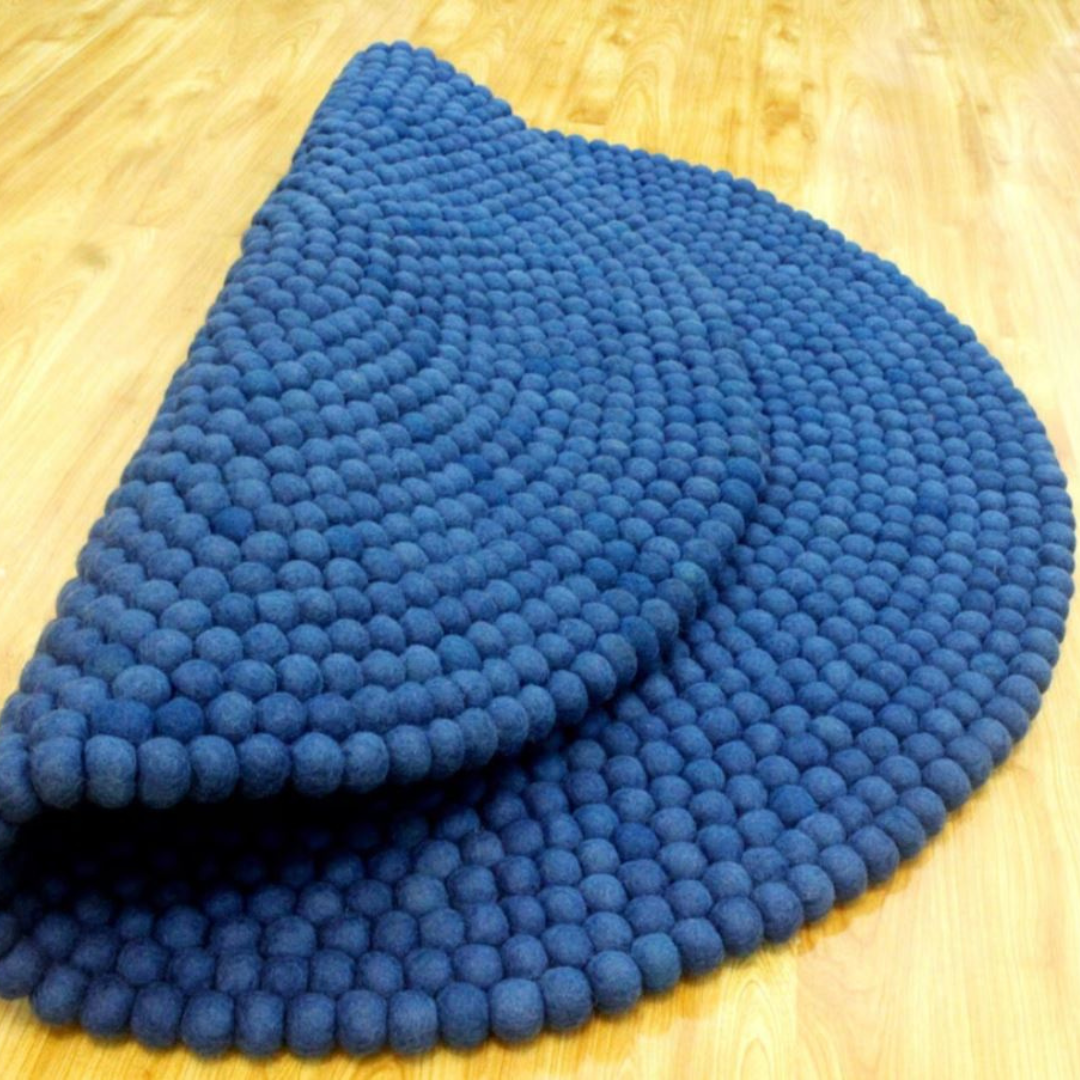 Handgeknüpfter, runder Wollteppich in Marineblau