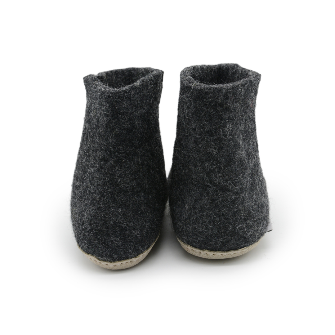Chausson d'intérieur en feutre de laine fait main gris anthracite avec semelle en cuir