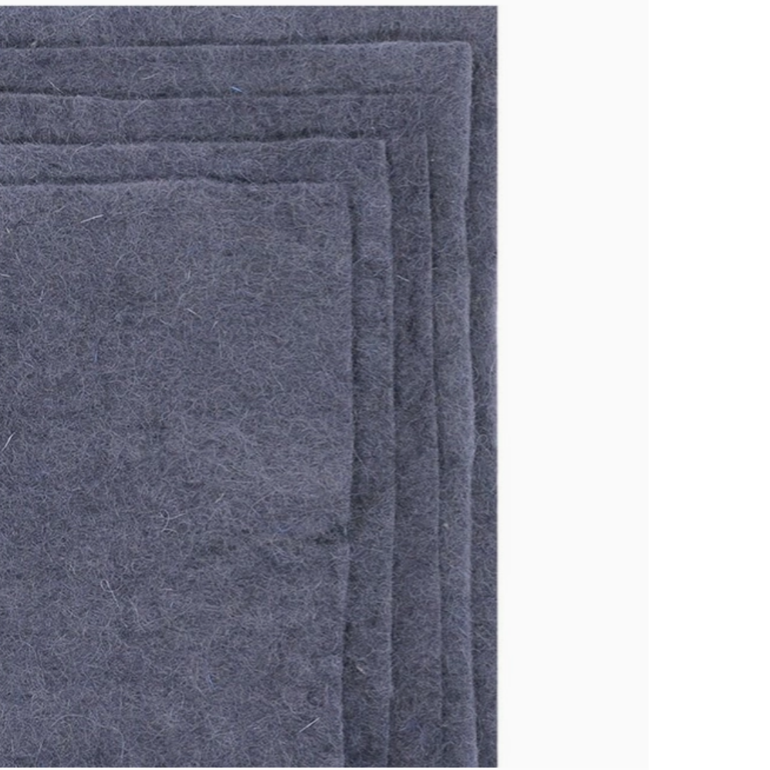 Feutrine en laine gris anthracite faite à la main Tissu en feutre artisanal