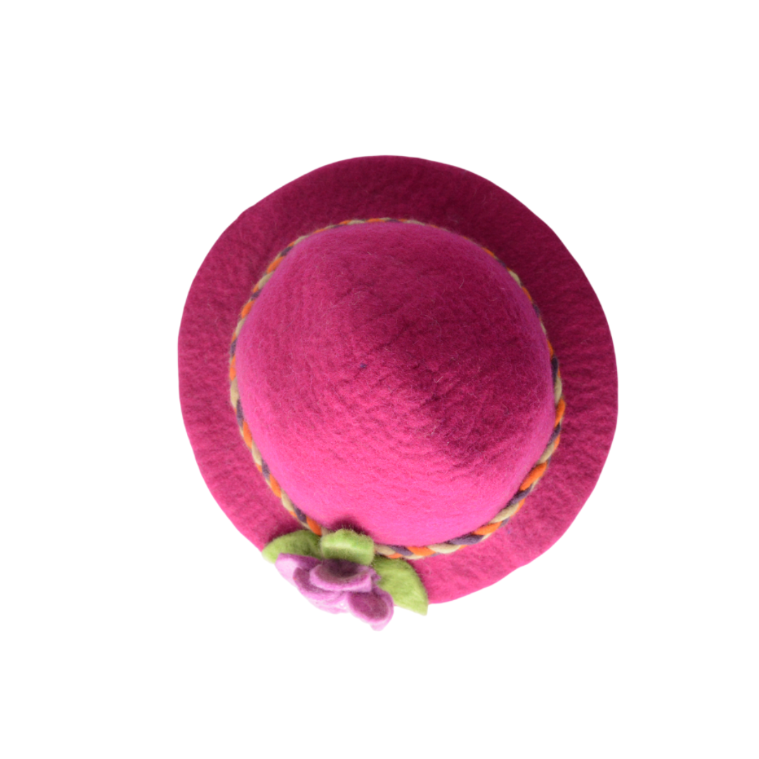 Chapeau unique en feutre de laine rose avec motif floral