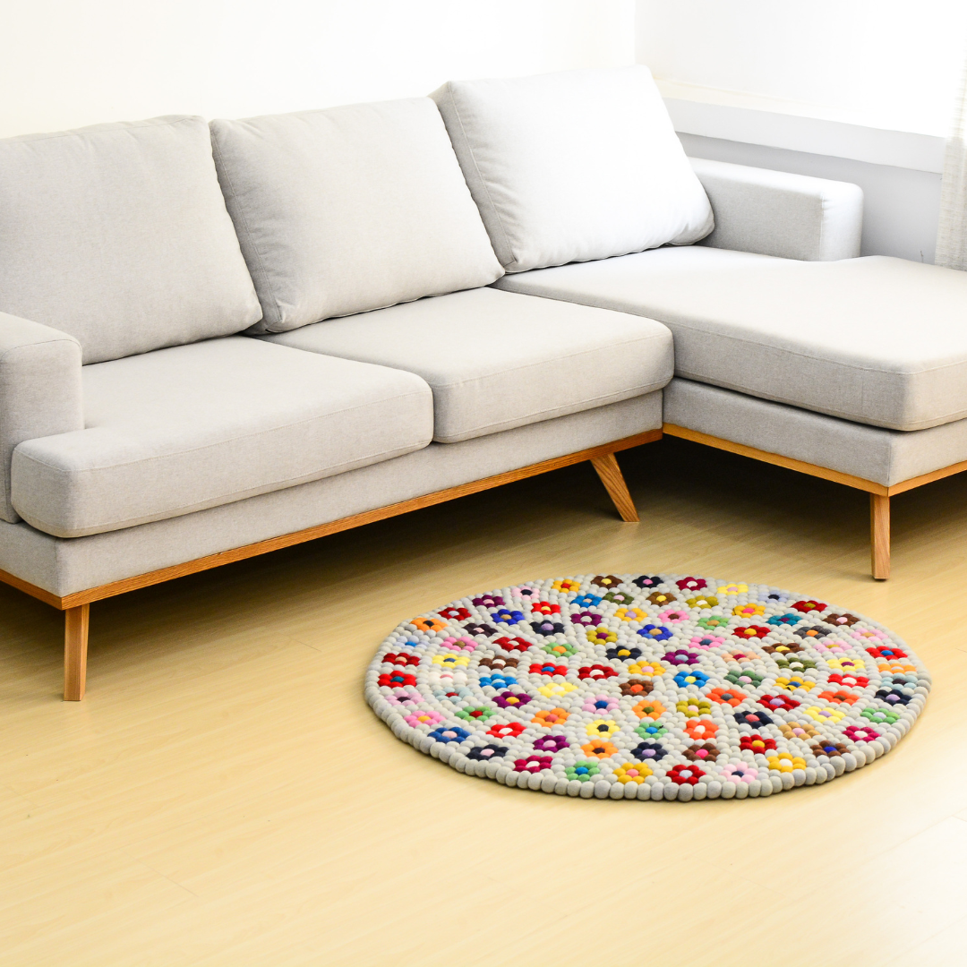 Tapis rond en laine feutrée florale fait main