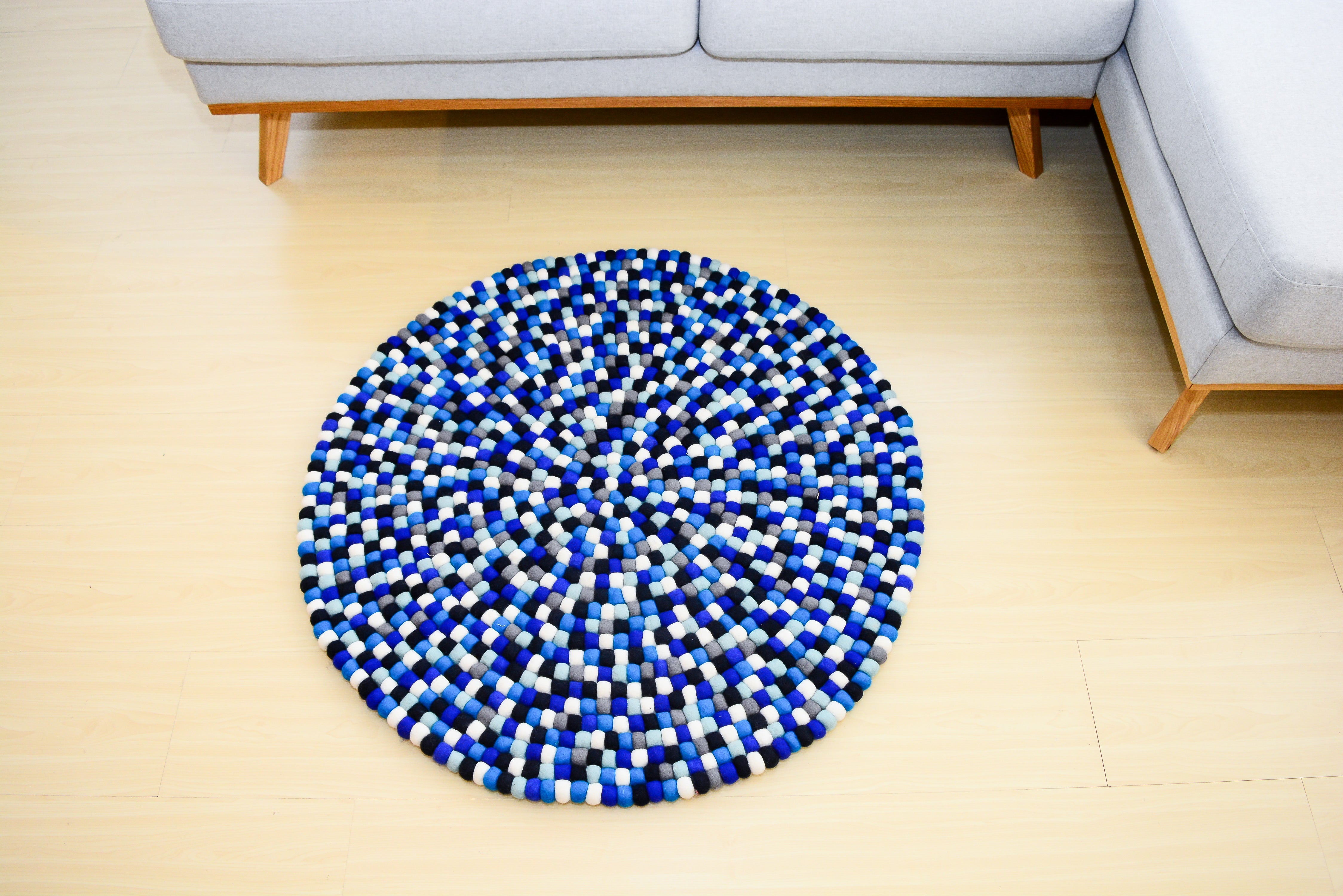 Tapis Rond Fait Main en Laine avec Boules de Feutre Mélangées Bleues