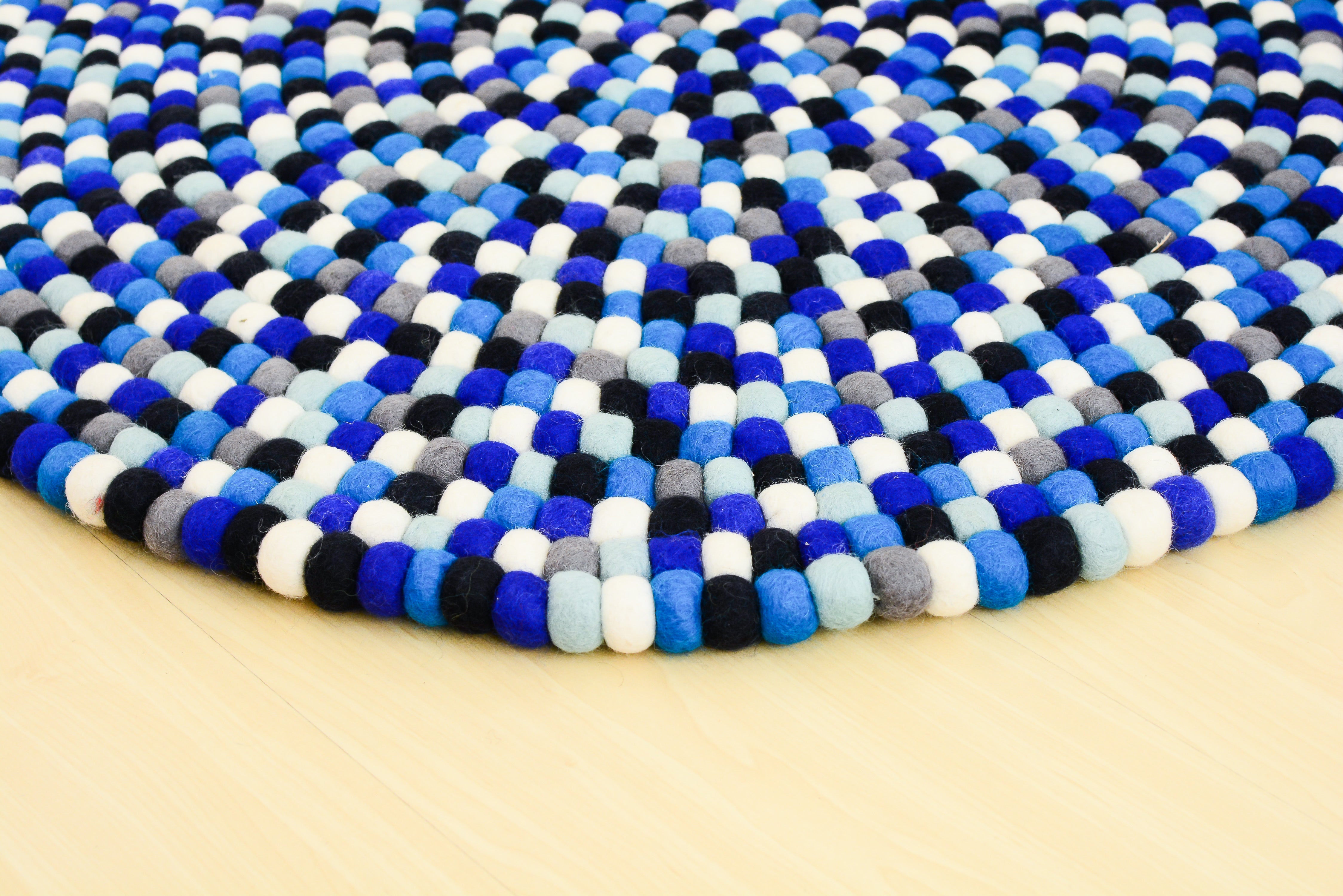 Tapis Rond Fait Main en Laine avec Boules de Feutre Mélangées Bleues