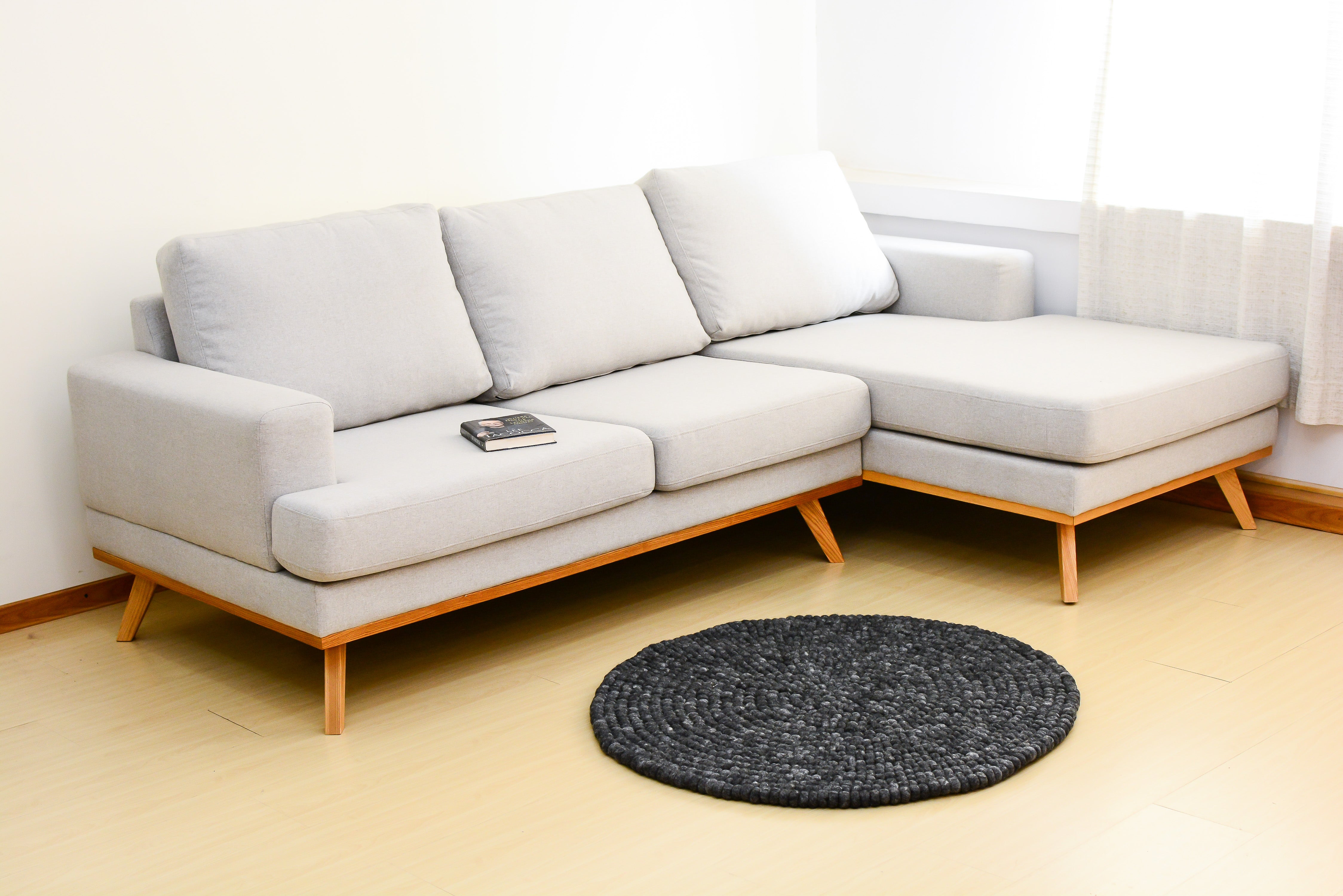 Handmade Charcoal Gray Felt Ball Wool Round Area Rug