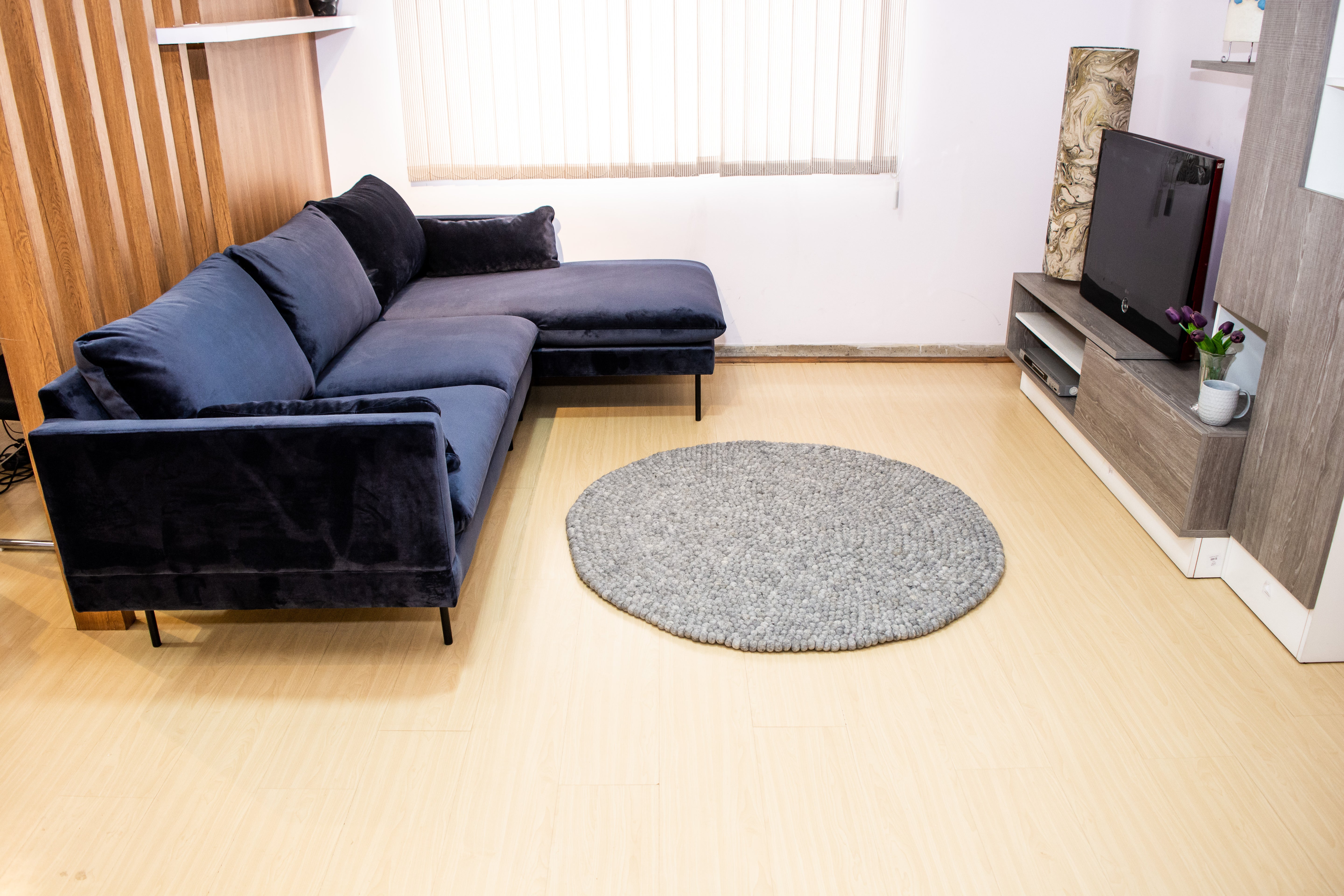 Tapis rond en laine feutrée gris, fait main