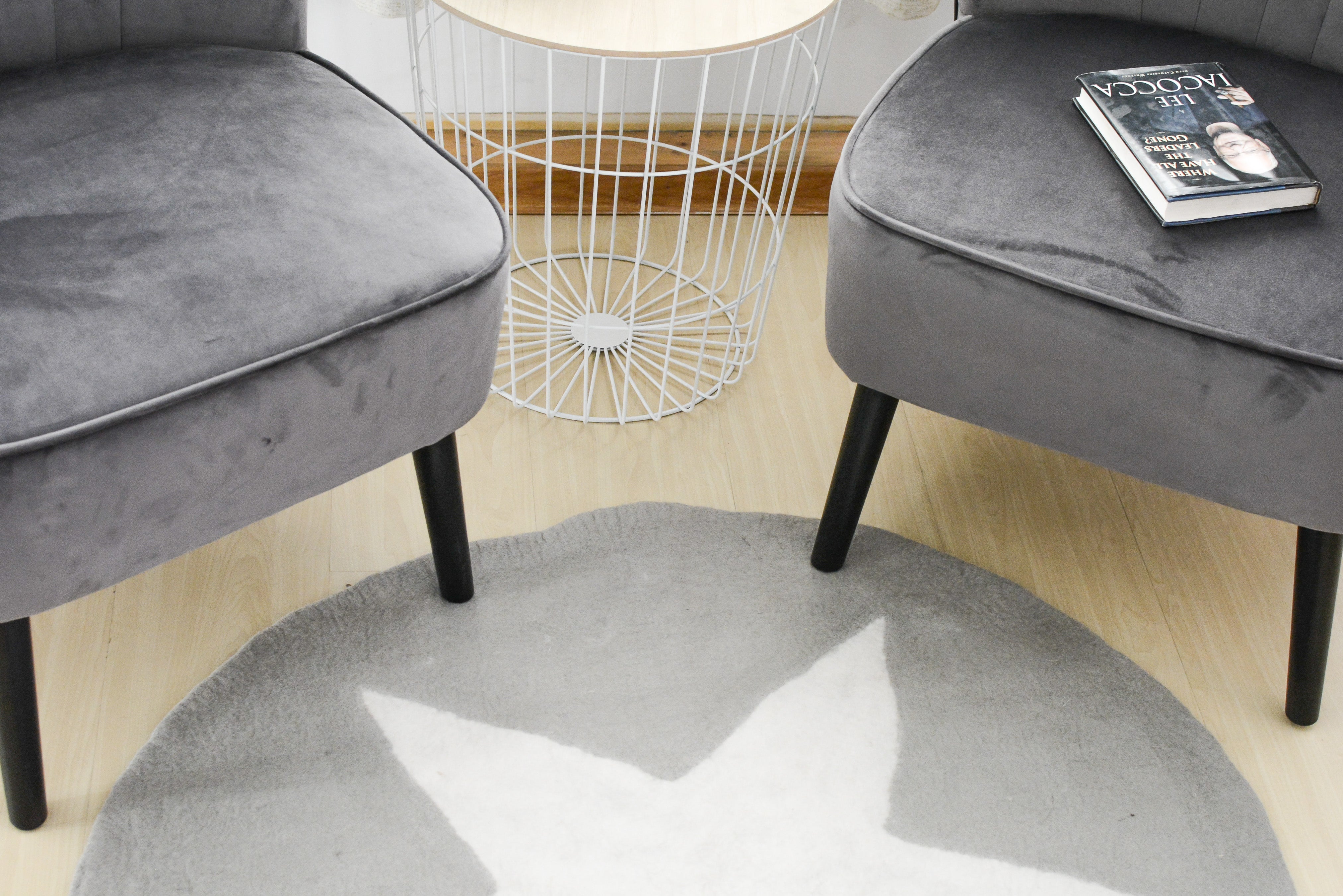 Handgefertigter runder Teppich aus Wollfilz mit Sternenmuster, dekorative Bodenmatte