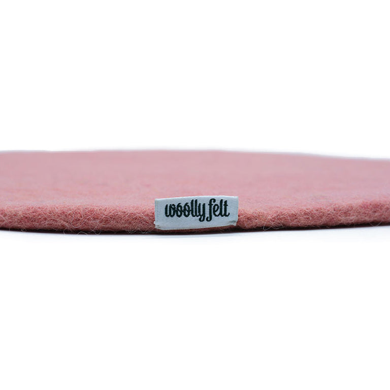 Coussin de chaise plat uni rose fait main en feutre de laine fine
