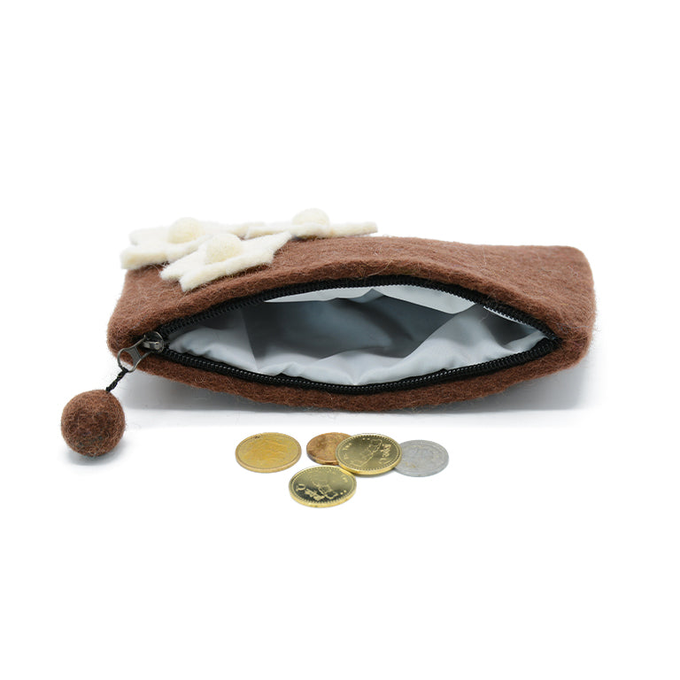 Braune Filztasche mit weißer Sternblumenapplikation