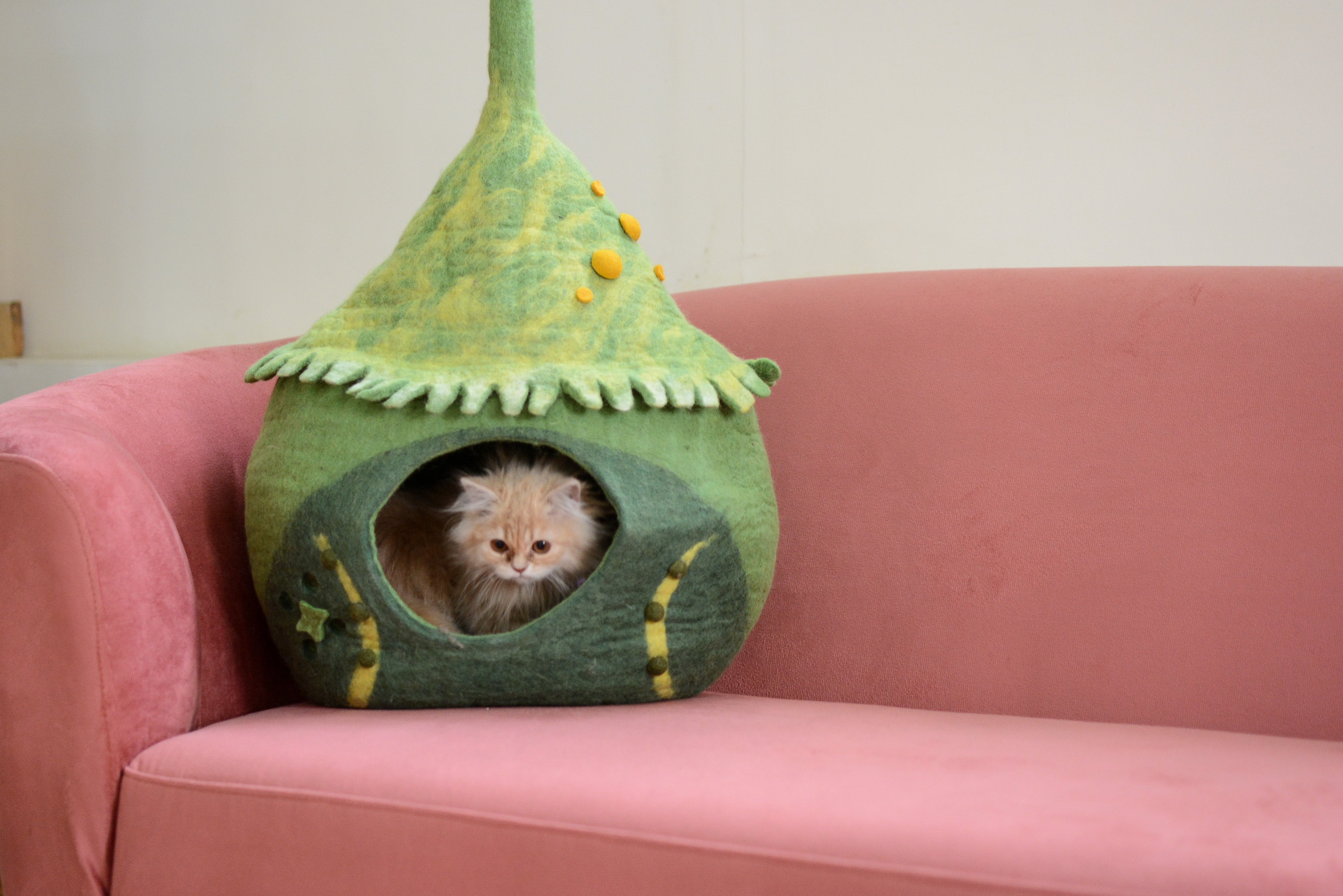 Niche pour chat en feutre vert, faite à la main en laine