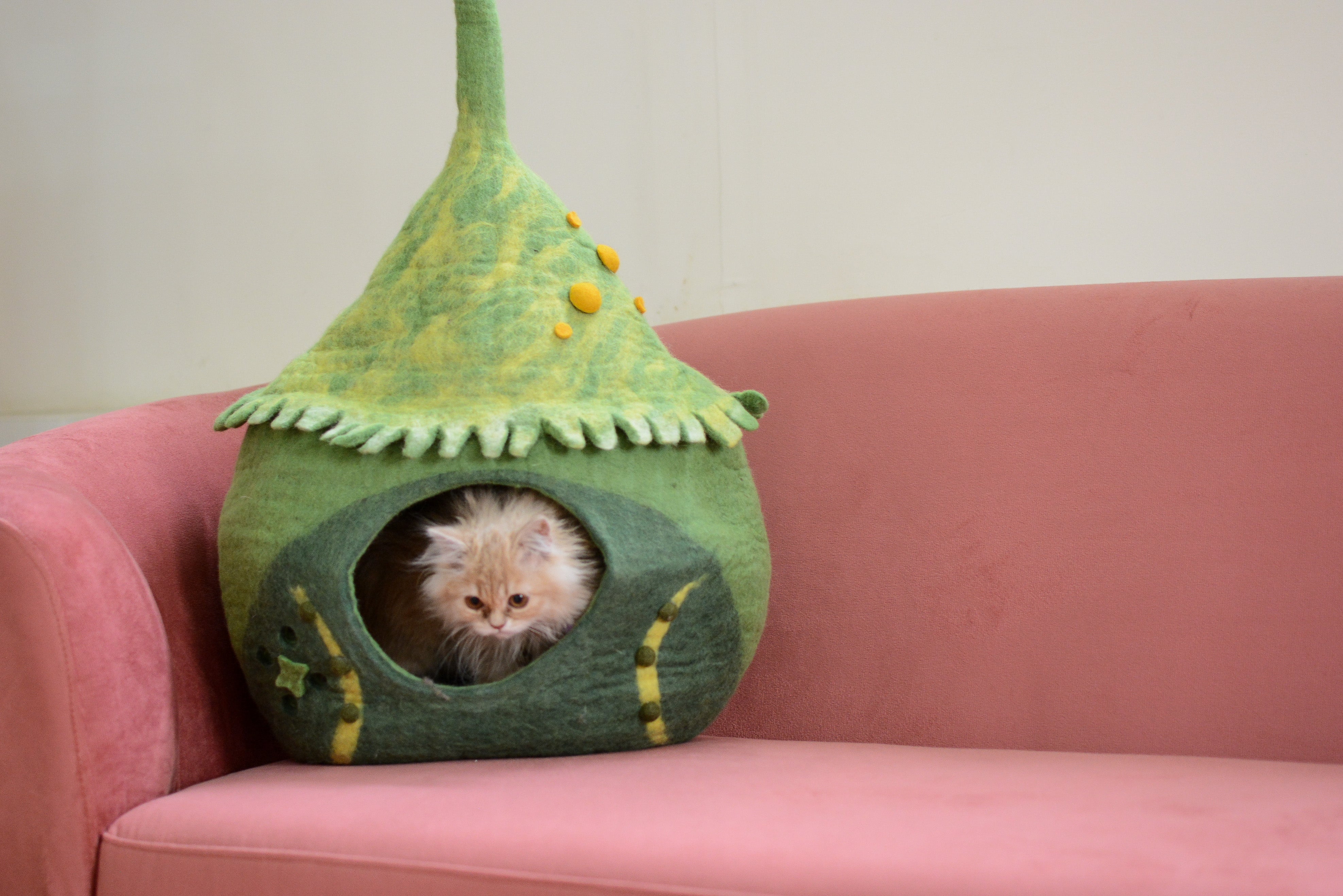 Niche pour chat en feutre vert, faite à la main en laine