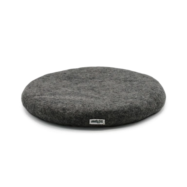 Galette de chaise en feutre épais gris foncé faite à la main coussin de siège en laine