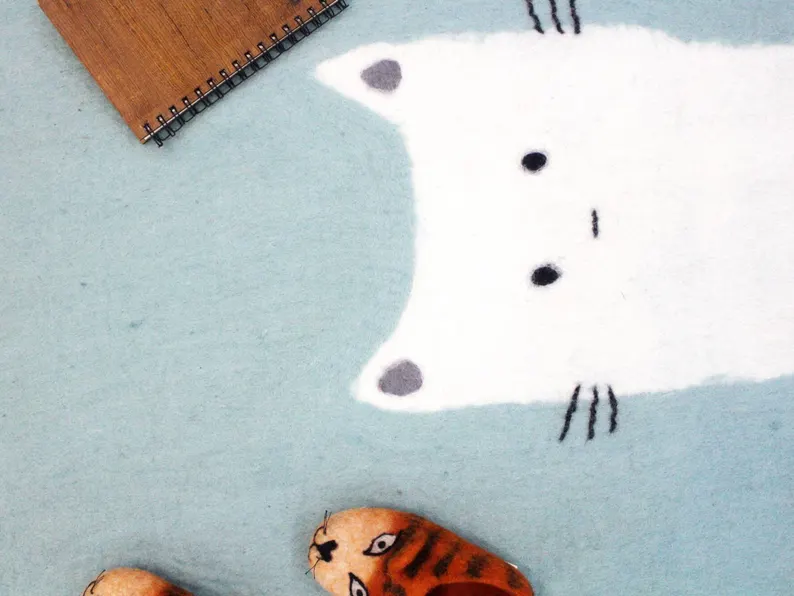 Handgefertigter runder Teppich aus Wollfilz mit Katzenmotiv, niedliche Bodenmatte fürs Kinderzimmer