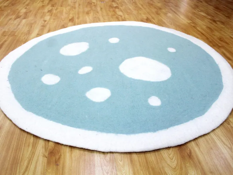 Tapis rond en feutre de laine motif nuage fait main pour chambre d'enfant