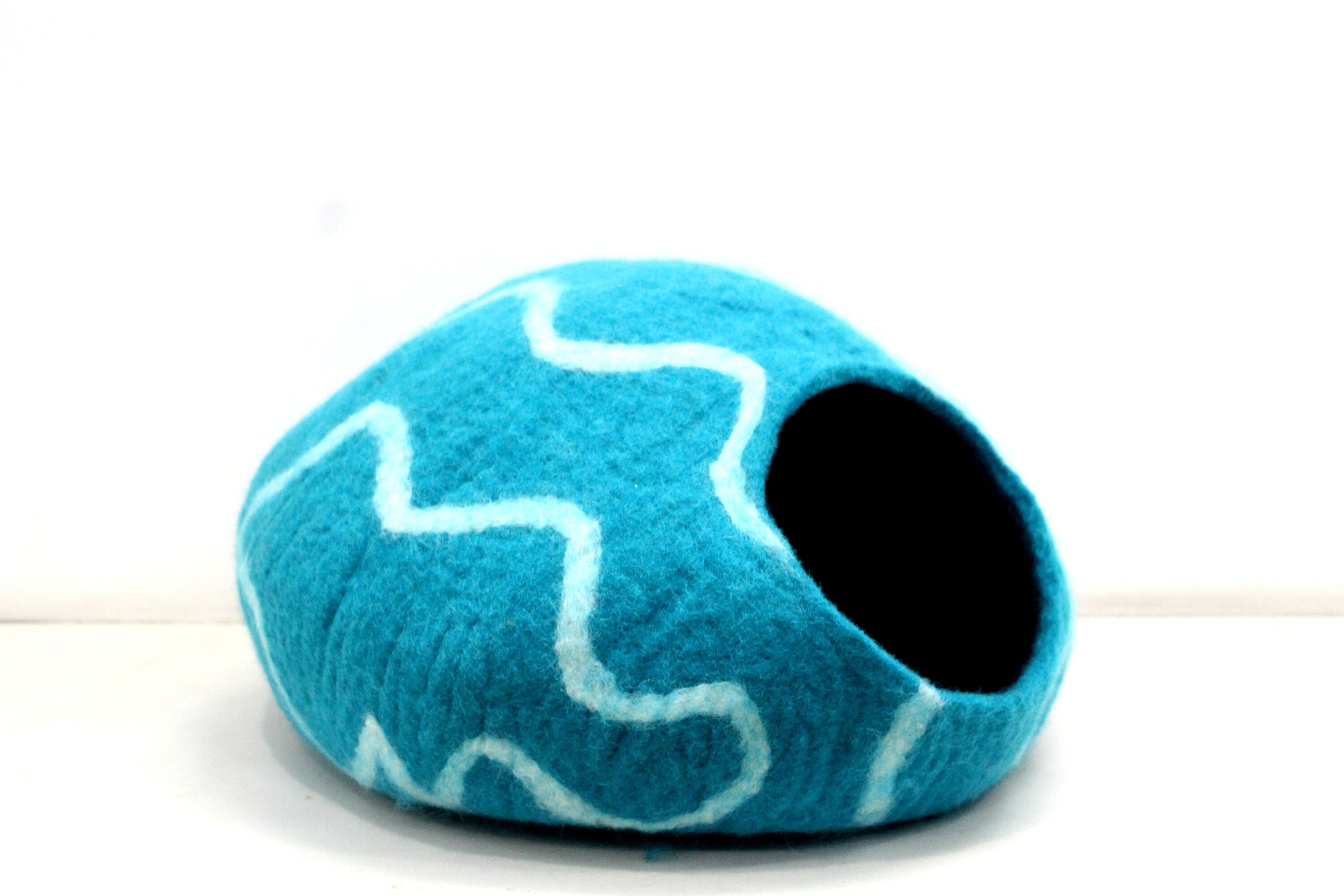 Cuccia per gatti in feltro blu oceano - Lettino per animali domestici in lana fatto a mano