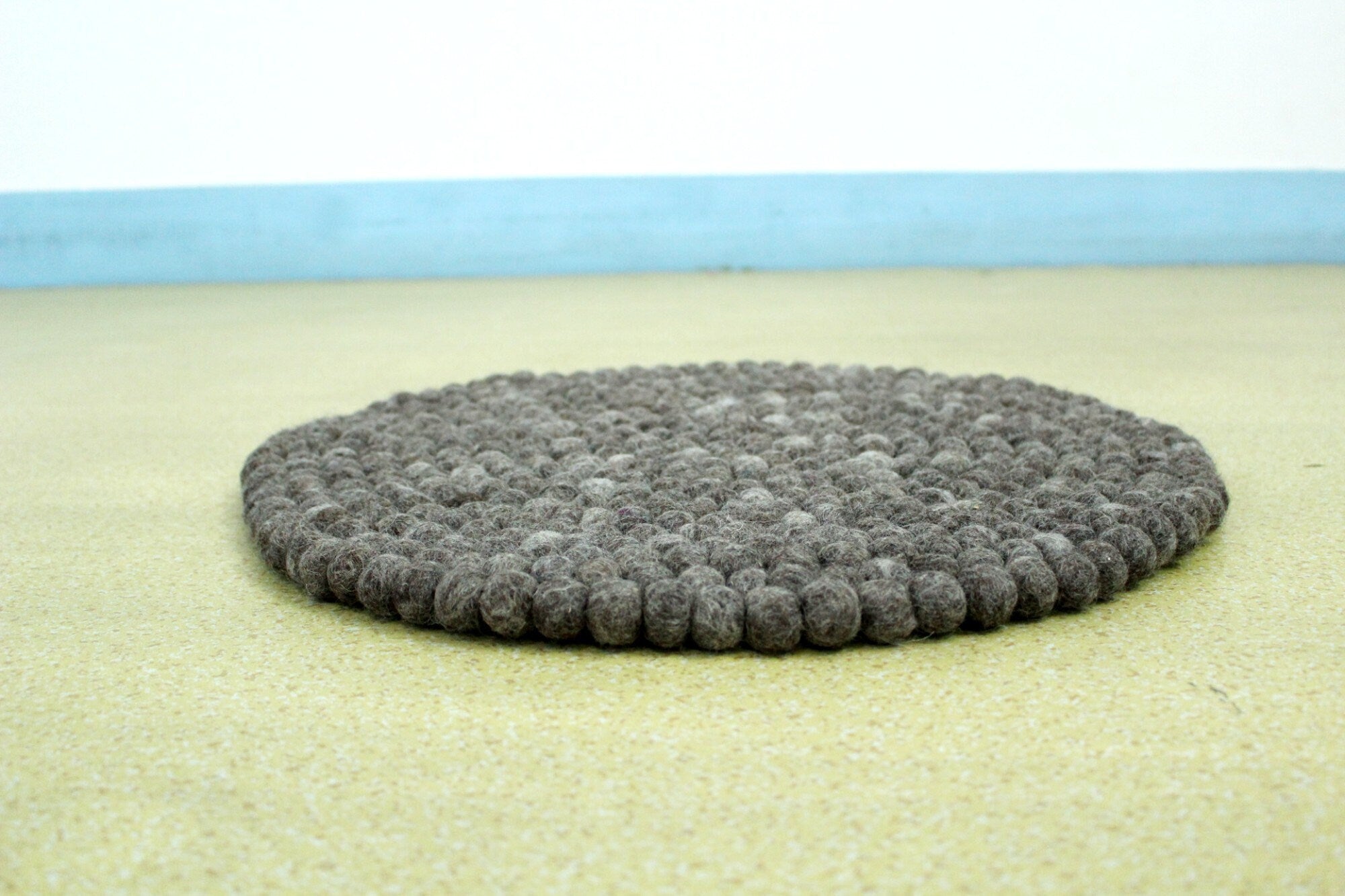 Felt Ball Pet Bed – Cozy Cat or Dog Rug (50cm)