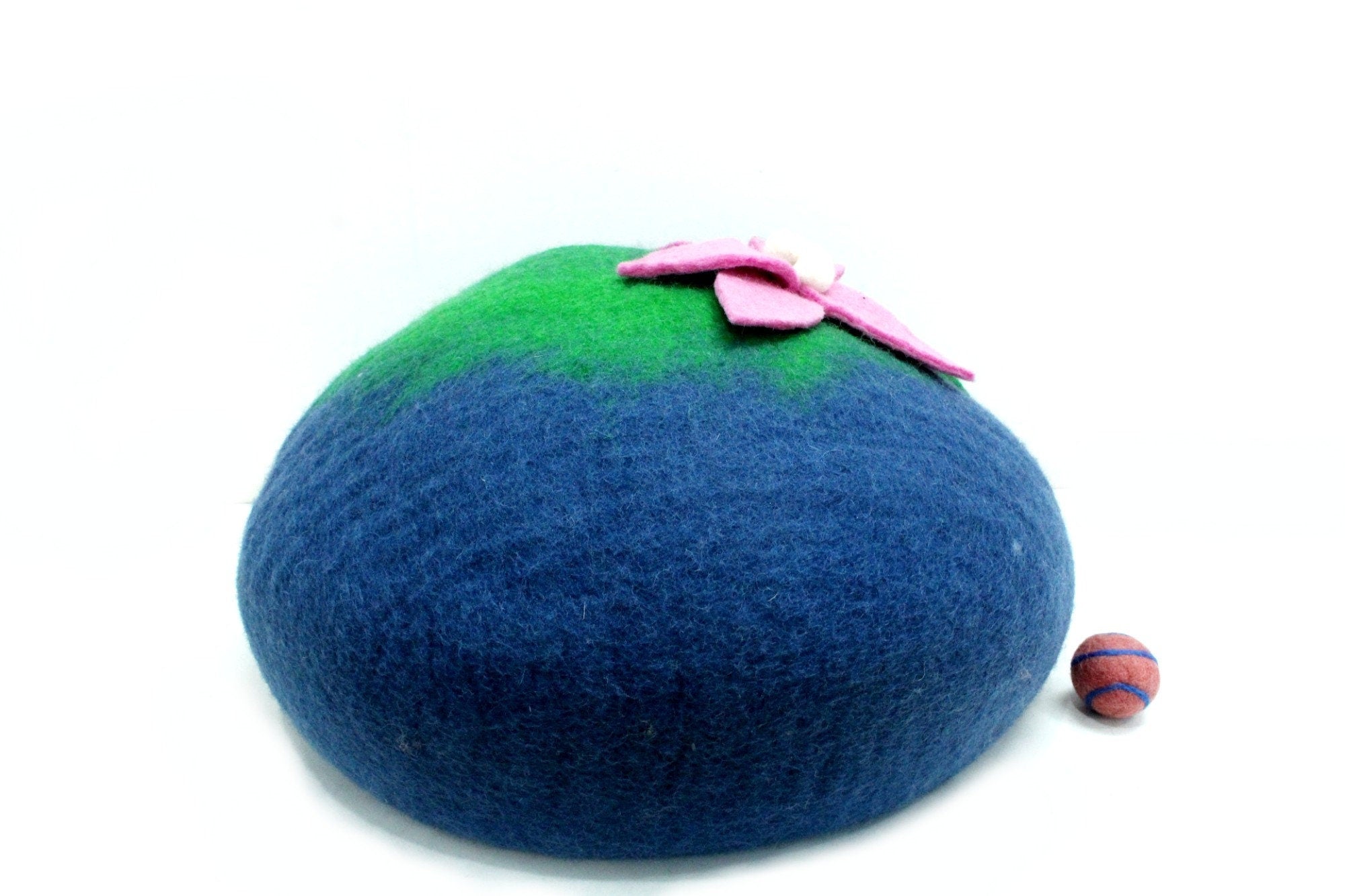 Lily Pond Wool Felt Cat Cave – Flower Pet House, Cozy Cat Dome