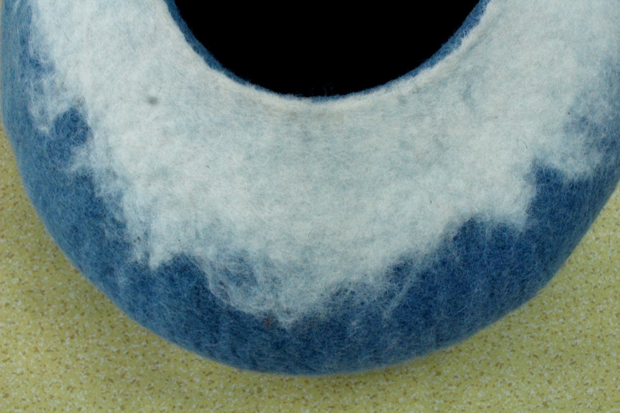 Cuccia per gatti in lana sfumata fatta a mano – Accogliente e atossica, di grandi dimensioni