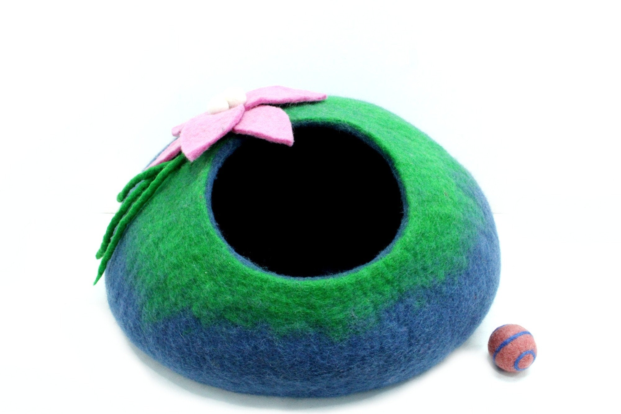 Lily Pond Wool Felt Cat Cave – Flower Pet House, Cozy Cat Dome