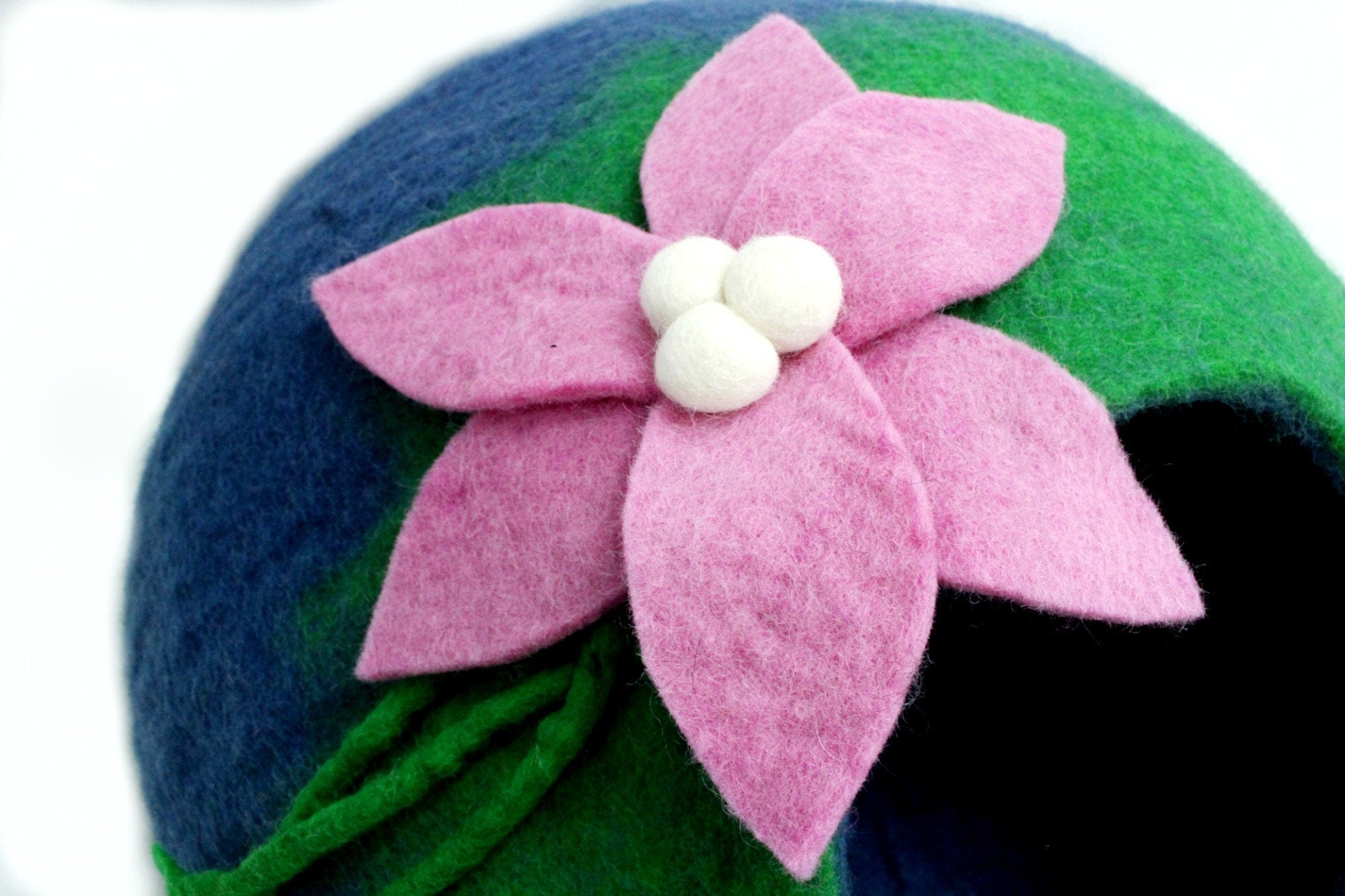Lily Pond Wool Felt Cat Cave – Flower Pet House, Cozy Cat Dome