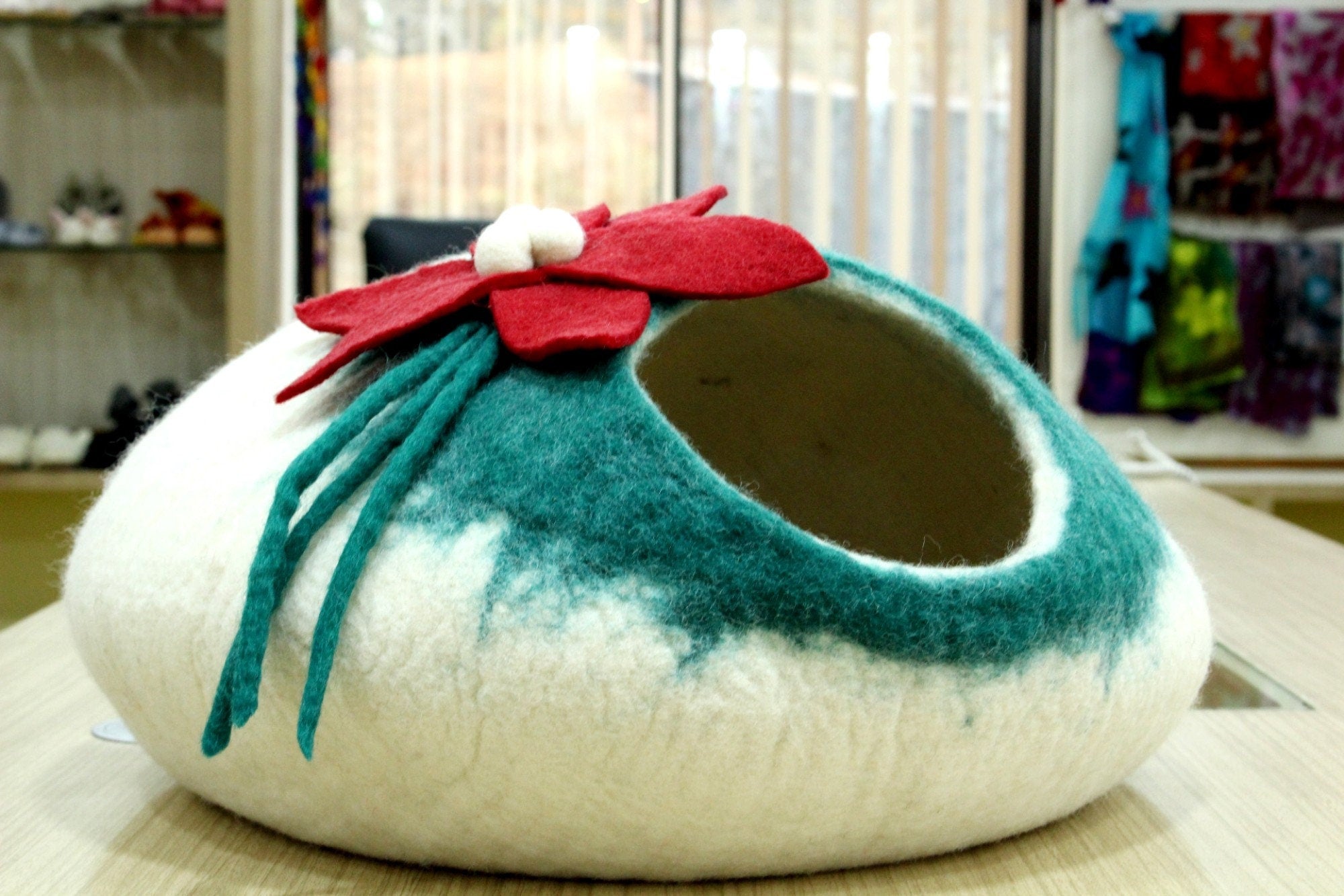 Cuccia per gatti in feltro a forma di fiore di giglio – Cuccia per gatti in lana fatta a mano