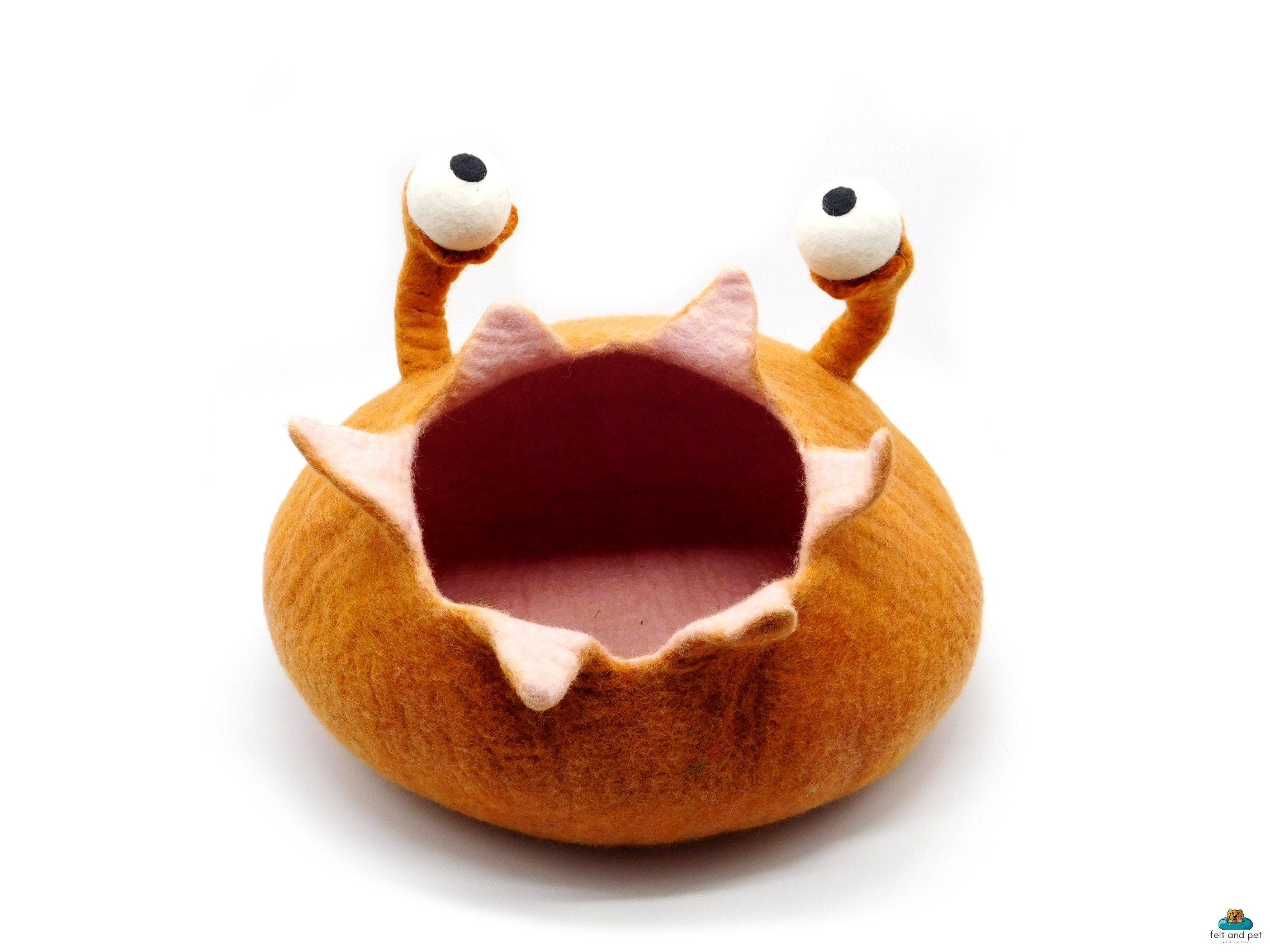 Snail Cat Bed - Wool Felt Cat Cave - Modern Design Pet Bed - Gift For Your Pet - Handmade from Pure Wool