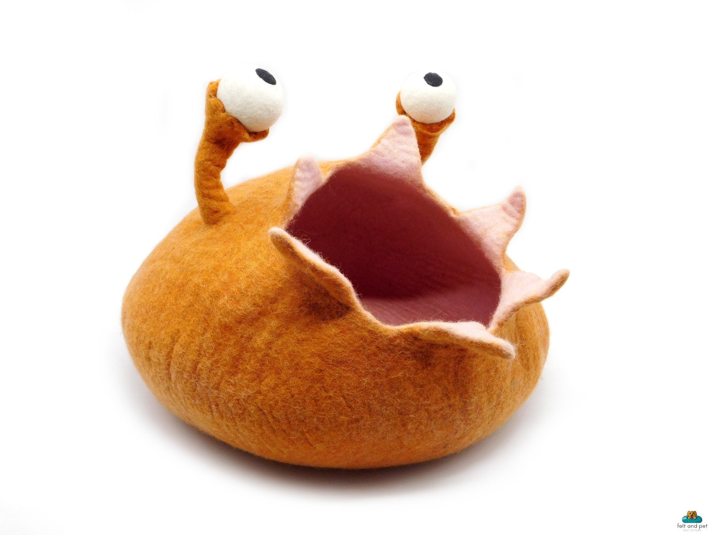 Snail Cat Bed - Wool Felt Cat Cave - Modern Design Pet Bed - Gift For Your Pet - Handmade from Pure Wool