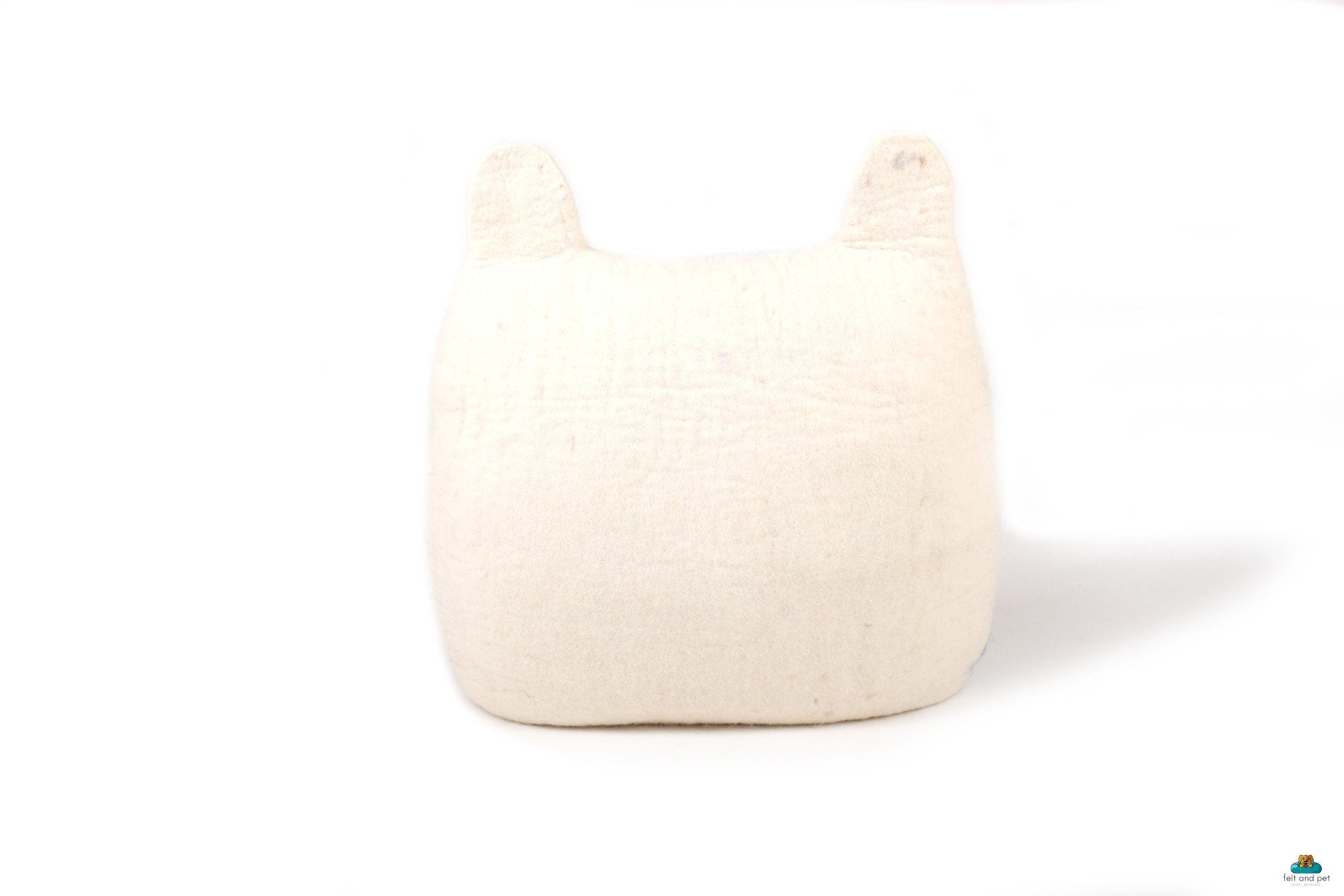 Handmade Wool Felt Cat Cave – Thunder Design, Cozy Kitty Bed