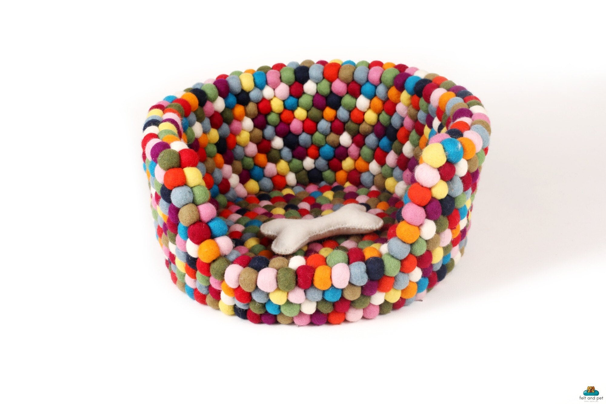 Felt Ball Pet Bed – Wool Cat House, Cozy Dog Bed