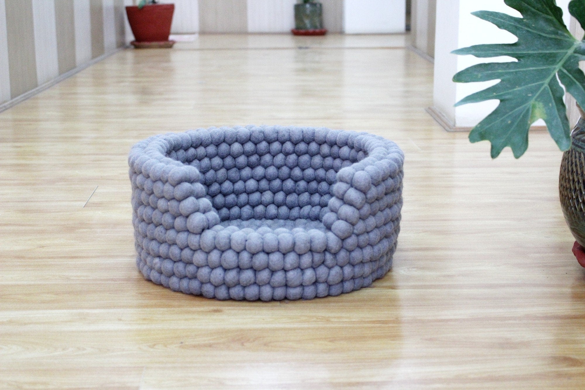 Felt Wool Ball Dog Basket - Warm And Soft Using 100% Pure Wool - Customizable Dog Basket - Sustainable And Eco-Friendly Dog House