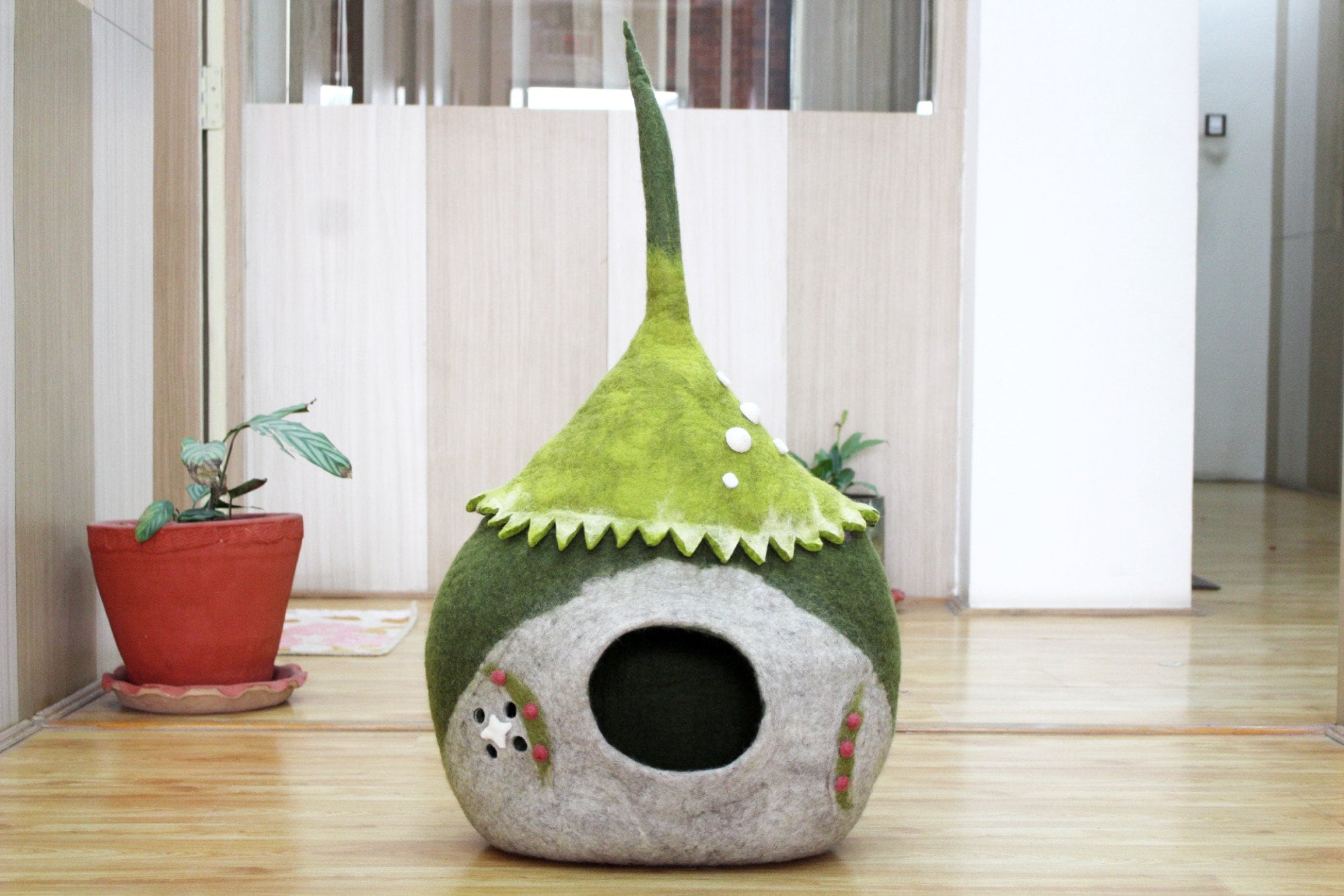 Felted Hideaway - Cozy Kitty Bed - Felt Cat Cocoon - Felted Cozy Pet House - Pet Bed - Dome Kitty Basket