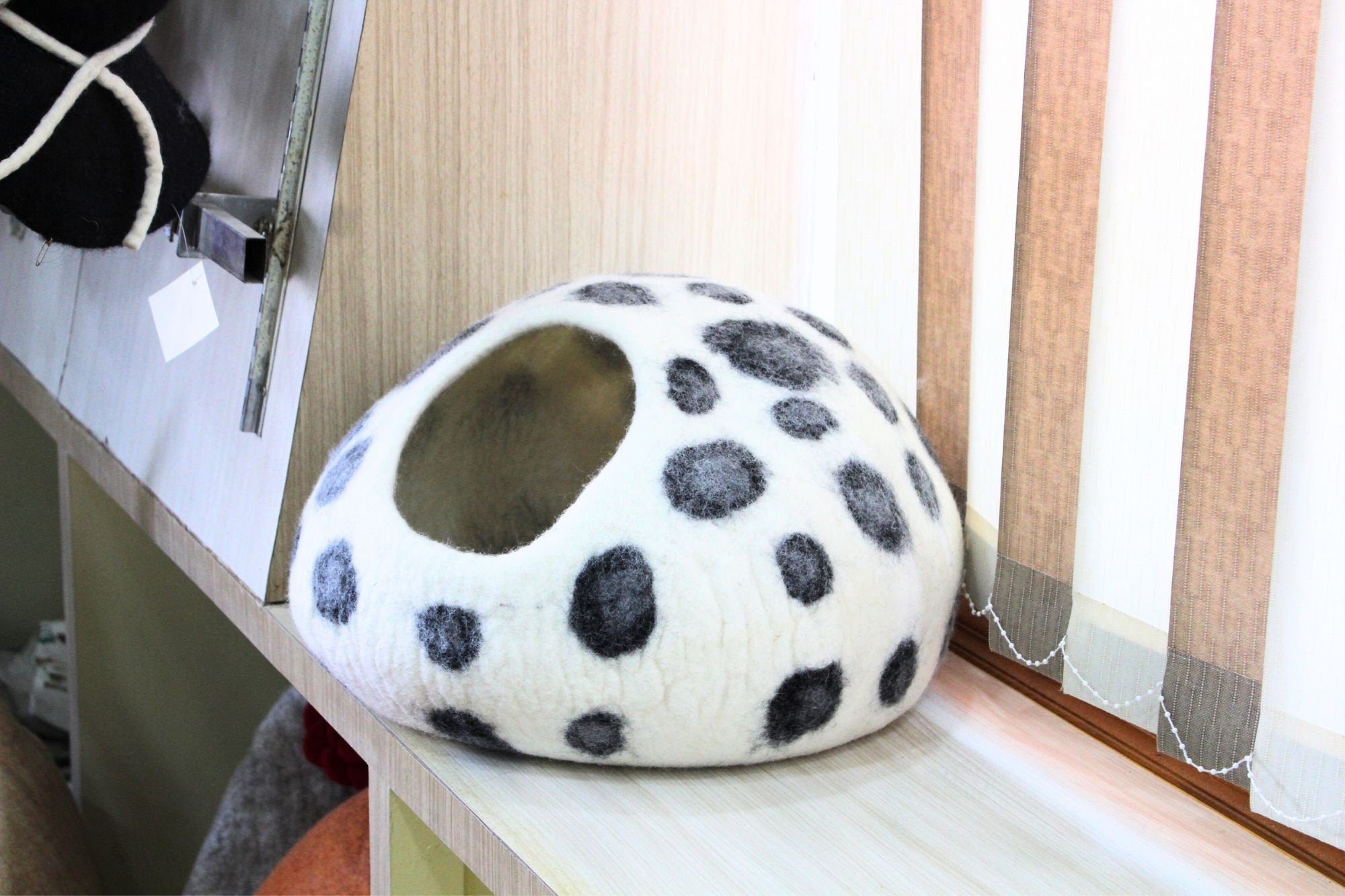White Felt Cat Cave With Polka Dots - Handmade Dome Cat Bed, Vessel - Premium Wool Cave - Polka Doted Kitty Nest - Gift