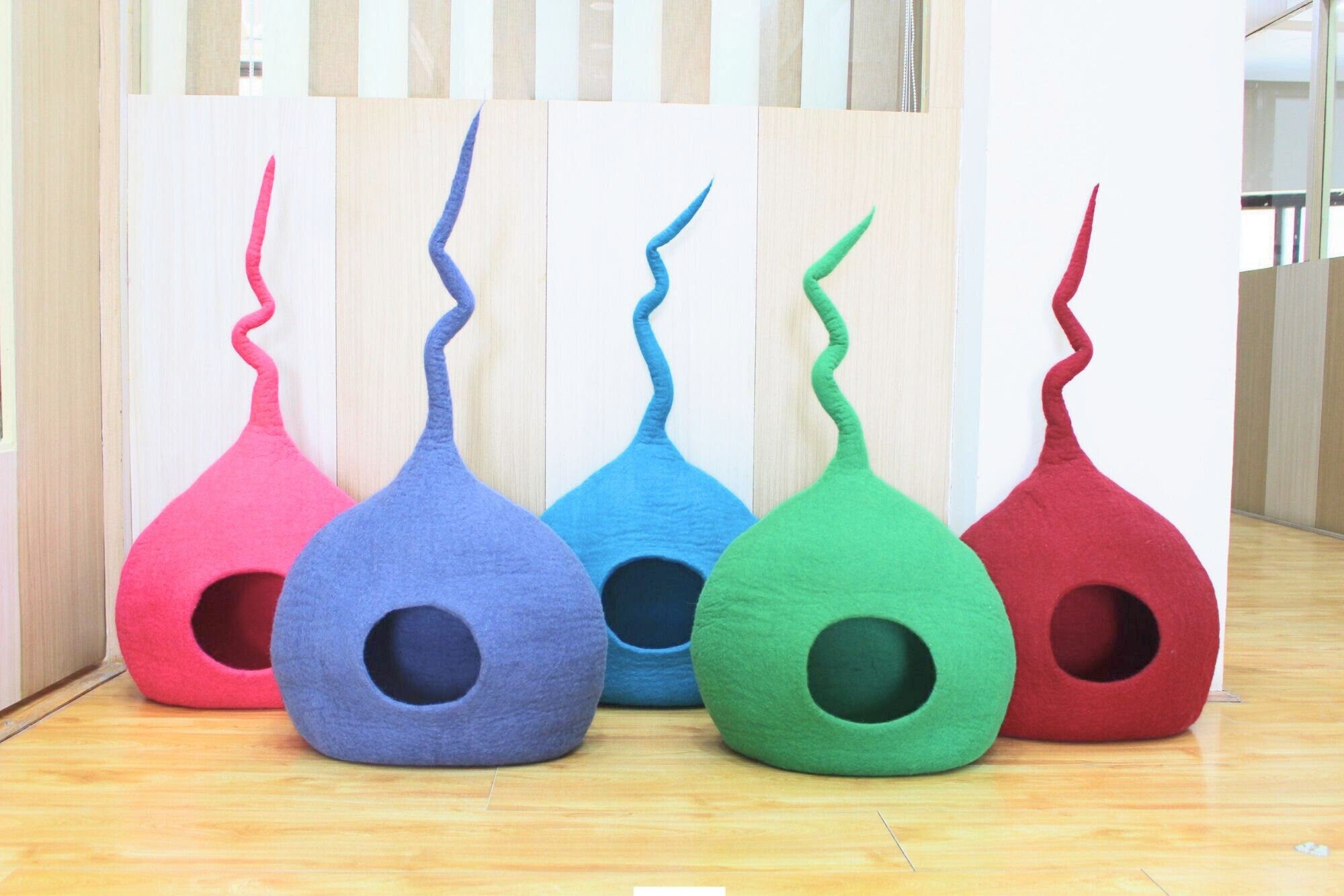 Elegante cuccia per gatti in feltro con simpatico copricoda - Cuccia in lana per gatti - Regalo per gli amanti degli animali