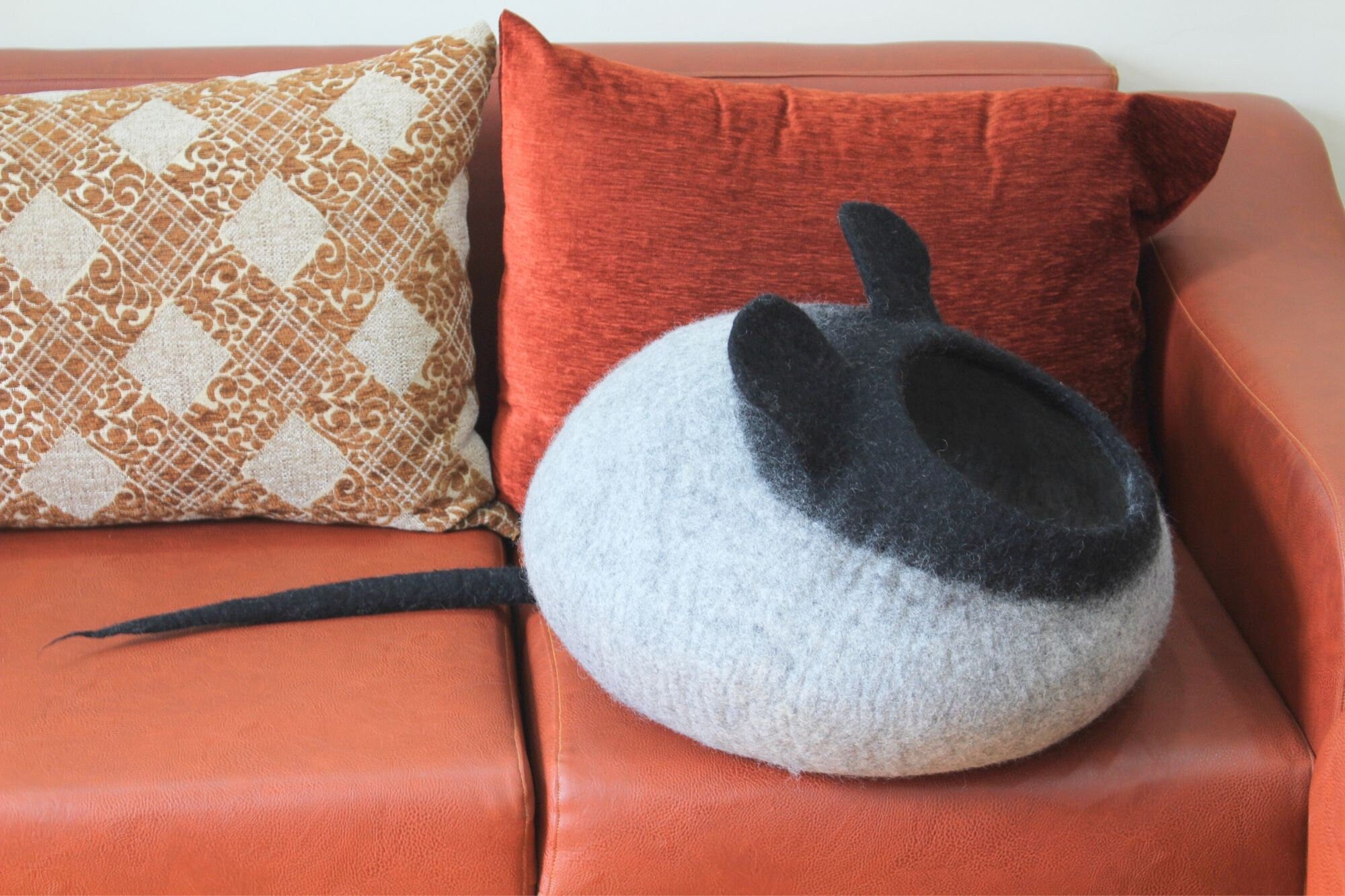 Wool Felt Cat Bed - Wool Kitty House - Dome Cave Bed - Pet Friendly Cave - Felt Cat Pod