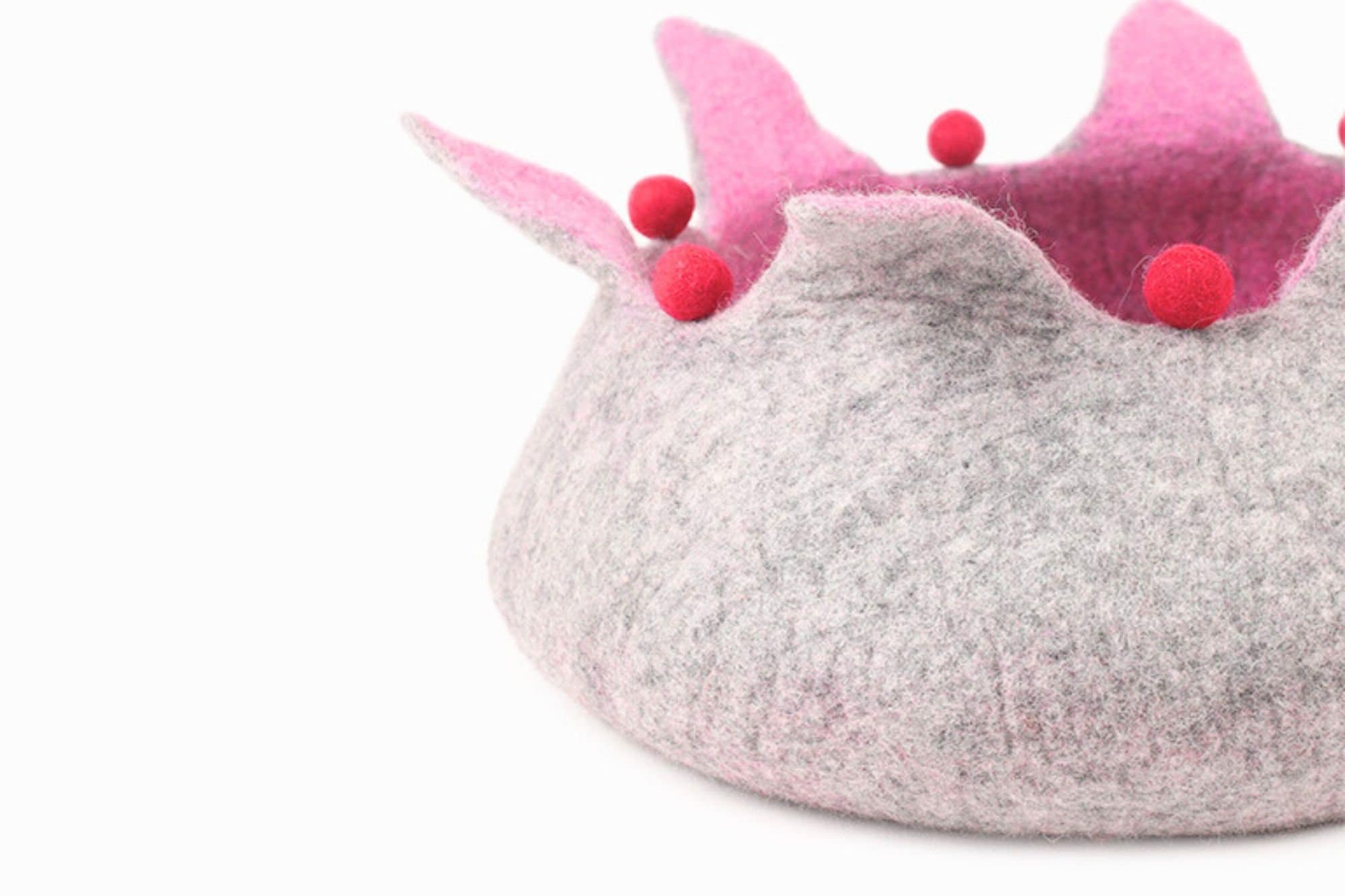 Lotus Felt Cat Bed - Luxury Felt Cat Cave - Modern Floral Design Kitty Bed - Wool Pet Furniture - Soft and Durable