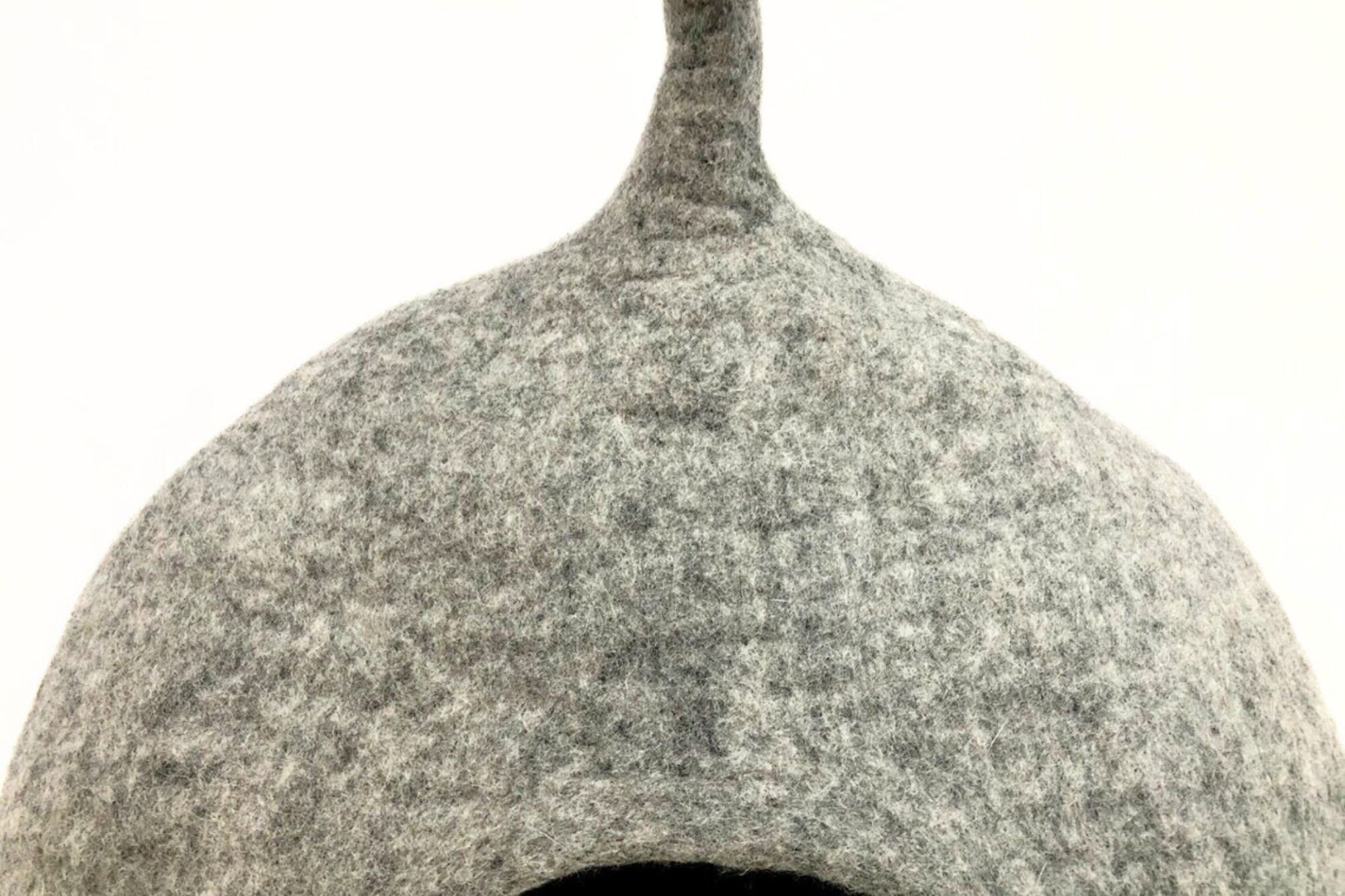 Cuccia per gatti in feltro grigio a coda lunga | Bozzolo di lana ecologico