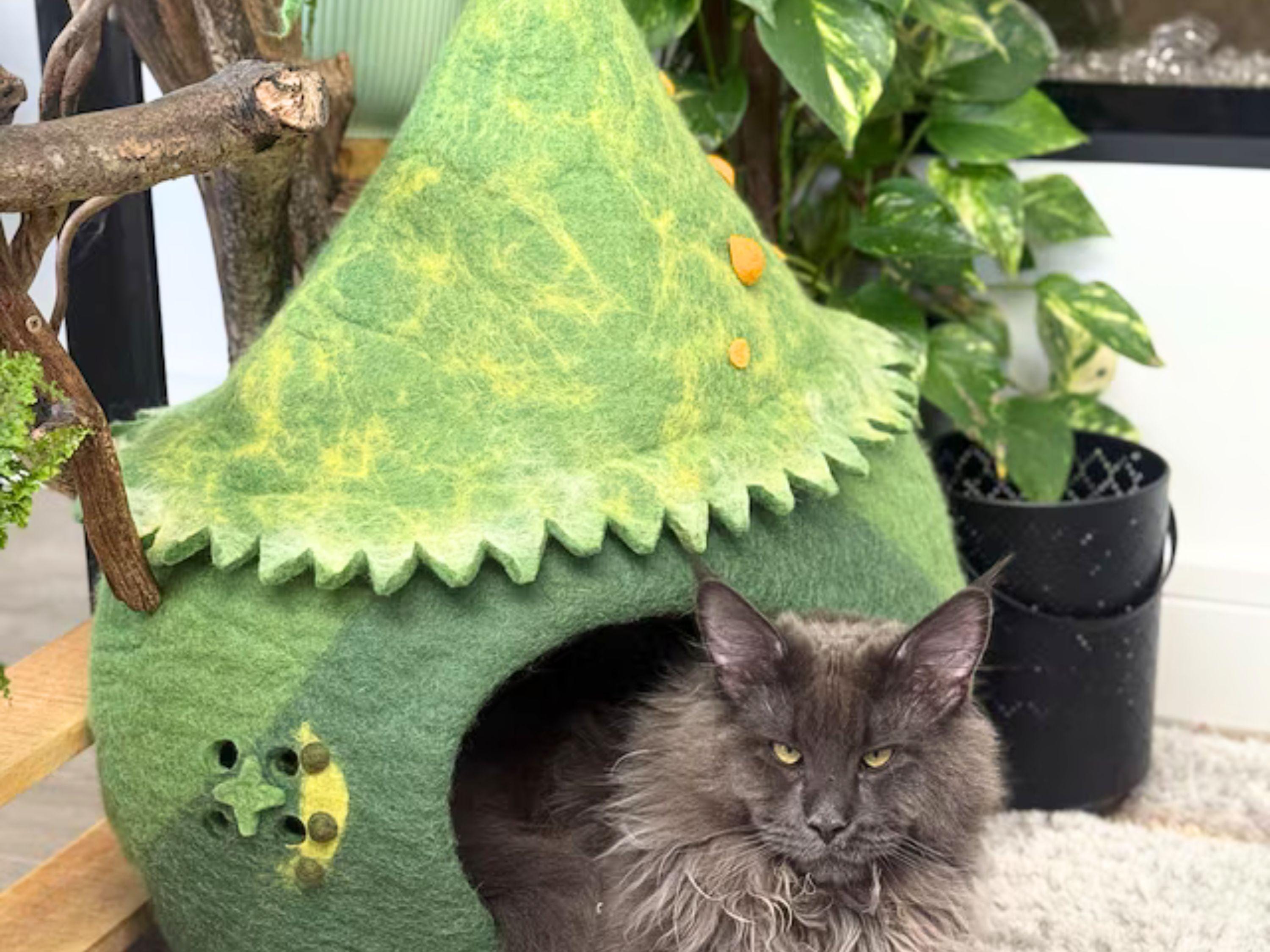 Handmade Green Felt Cat Cave - Wool Cat Cave - Pet House - Felt Kitty Bed - Kitty Basket - Pet Vessel