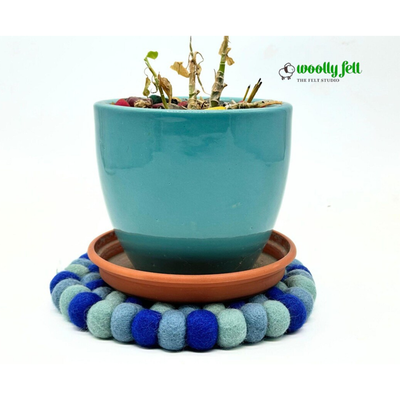 Handgefertigtes Untersetzer-Set aus blauem Filzmix, hitzebeständige Topfuntersetzer aus Wolle