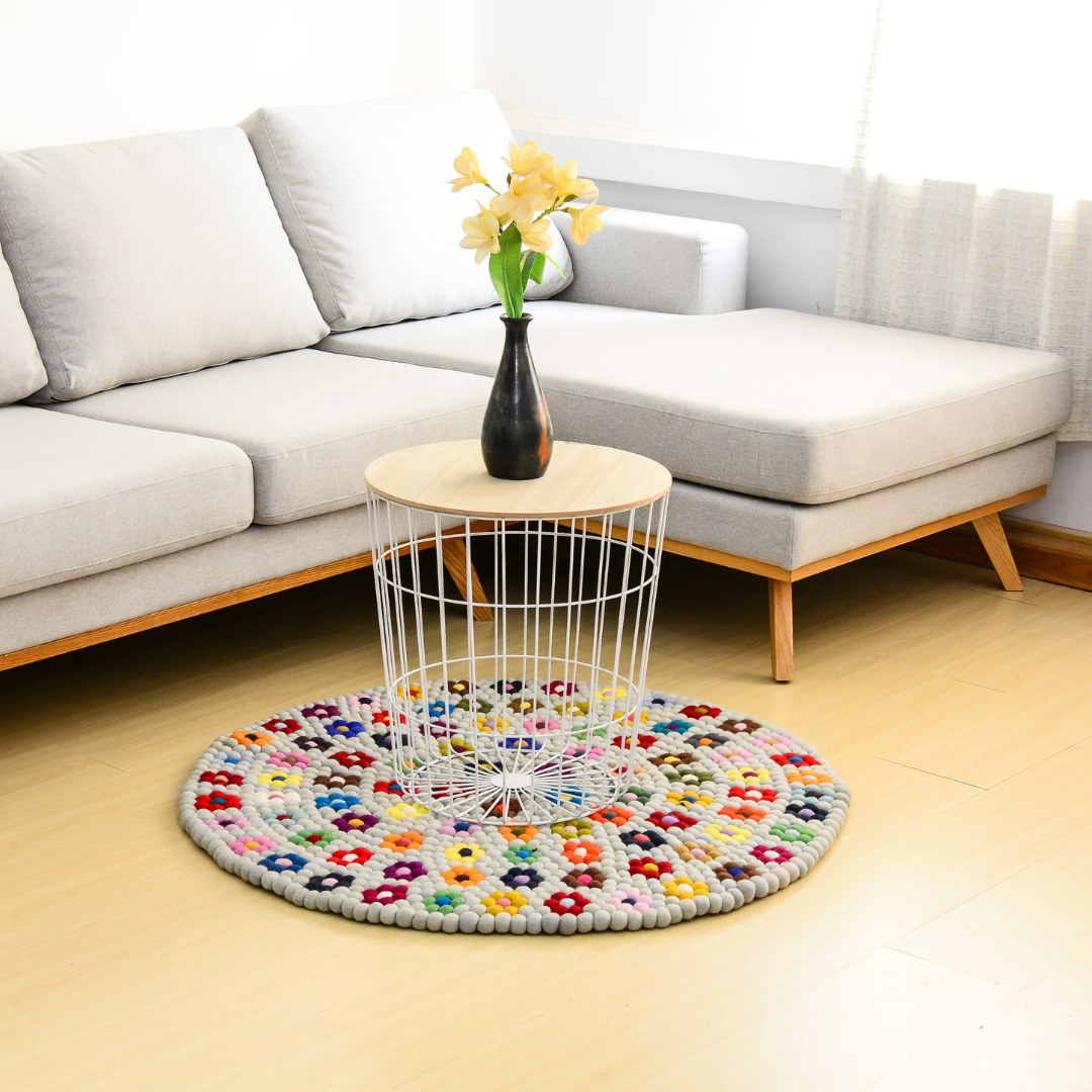 Tapis rond en laine feutrée florale fait main