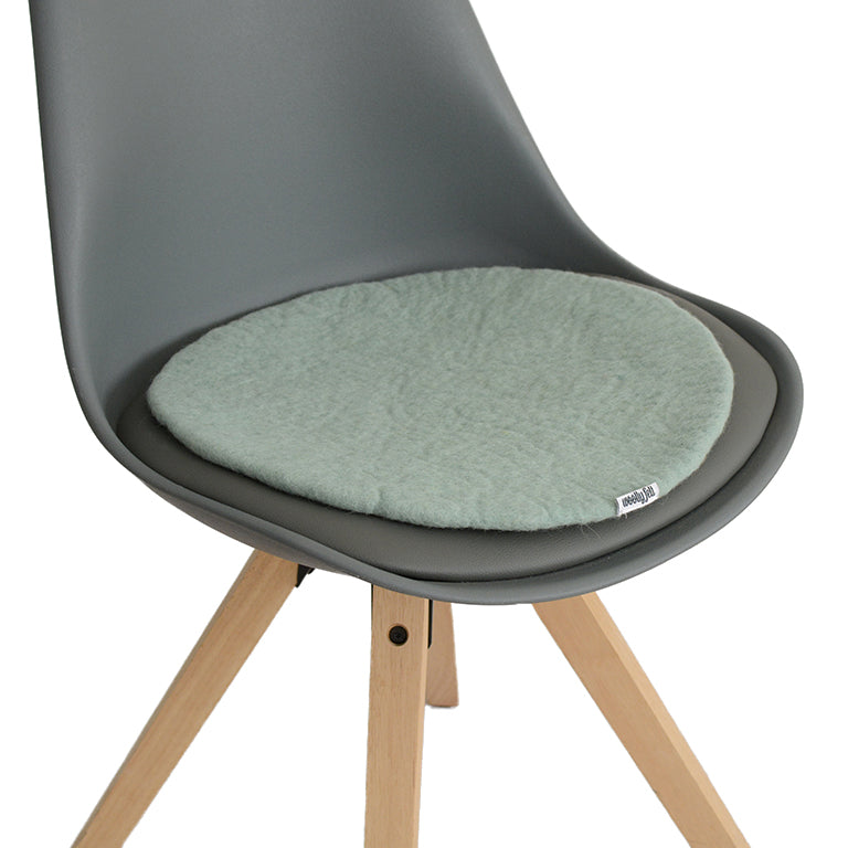 Coussin de chaise plat uni bleu menthe fait main en feutre fin de laine
