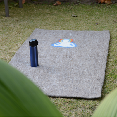 Handgefertigte Yogamatte aus braunem Wollfilz mit Buddha-Meditationsmatte