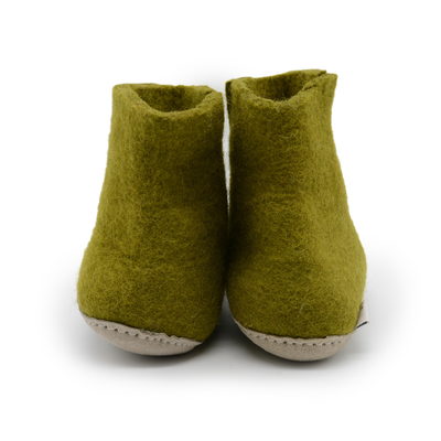 Chausson d'intérieur en feutre de laine vert olive fait main avec semelle en cuir