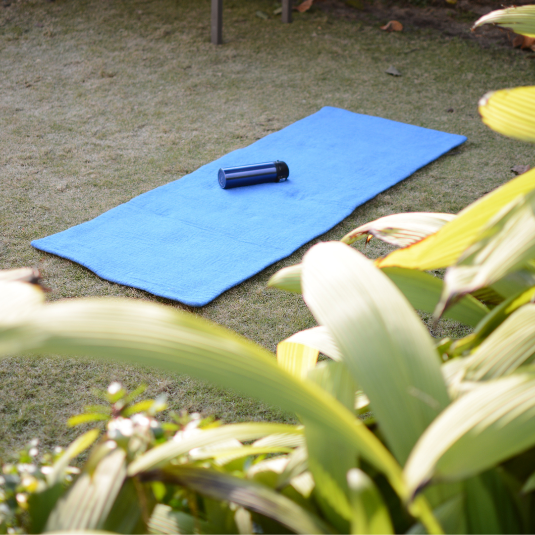 Håndlavet blå uldfilt yogamåtte naturlig meditationsmåtte