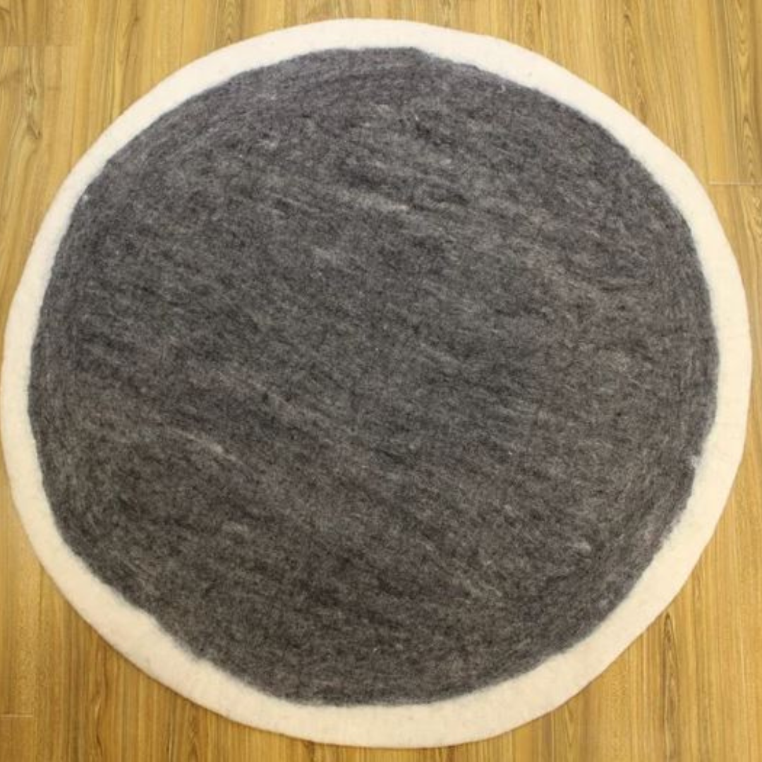 Tapis de couchage gris en feutre pour chien avec bord blanc, lit pour animaux en laine