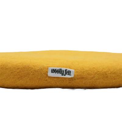 Coussin de chaise en feutre jaune fait main